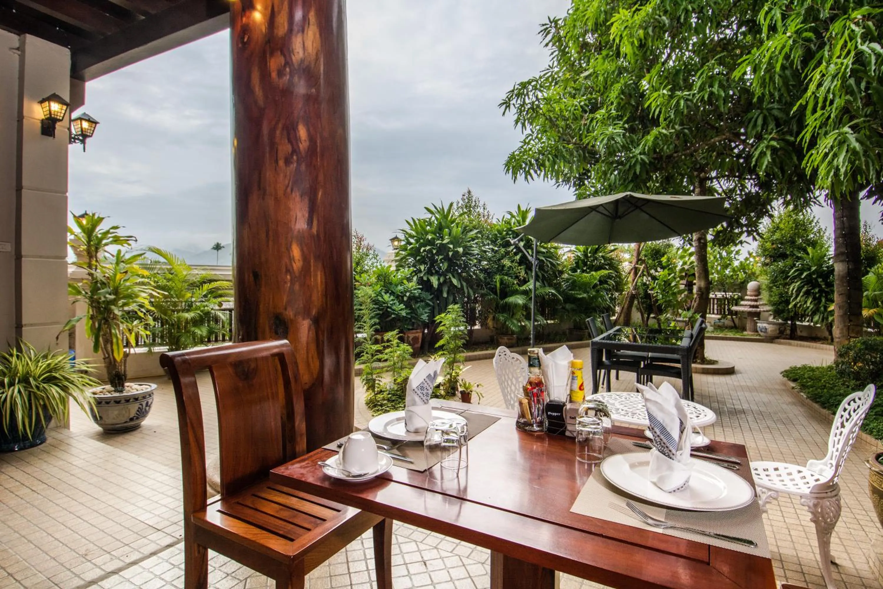 Restaurant/places to eat in Villa Ang Thong