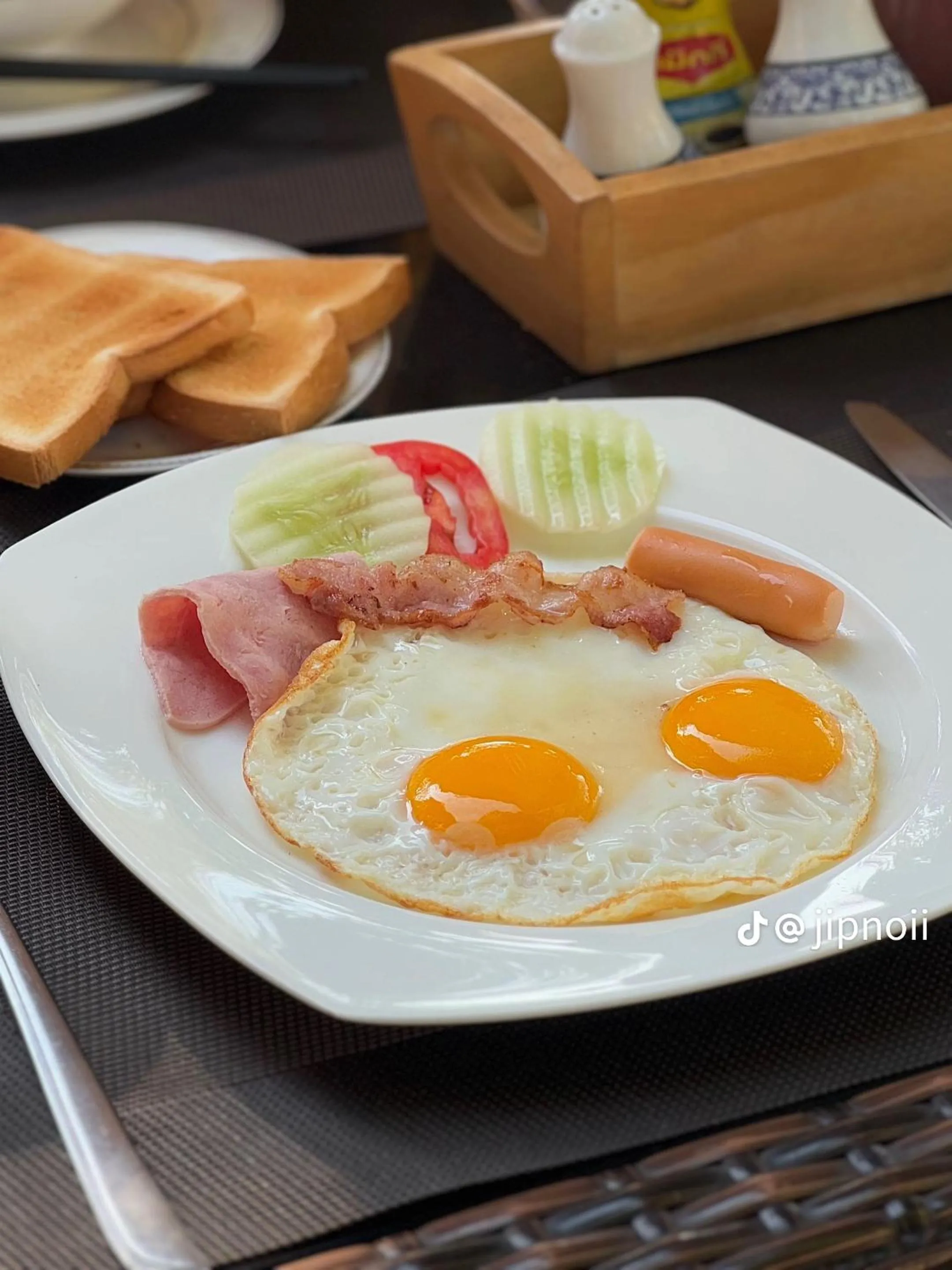 Breakfast in Villa Ang Thong