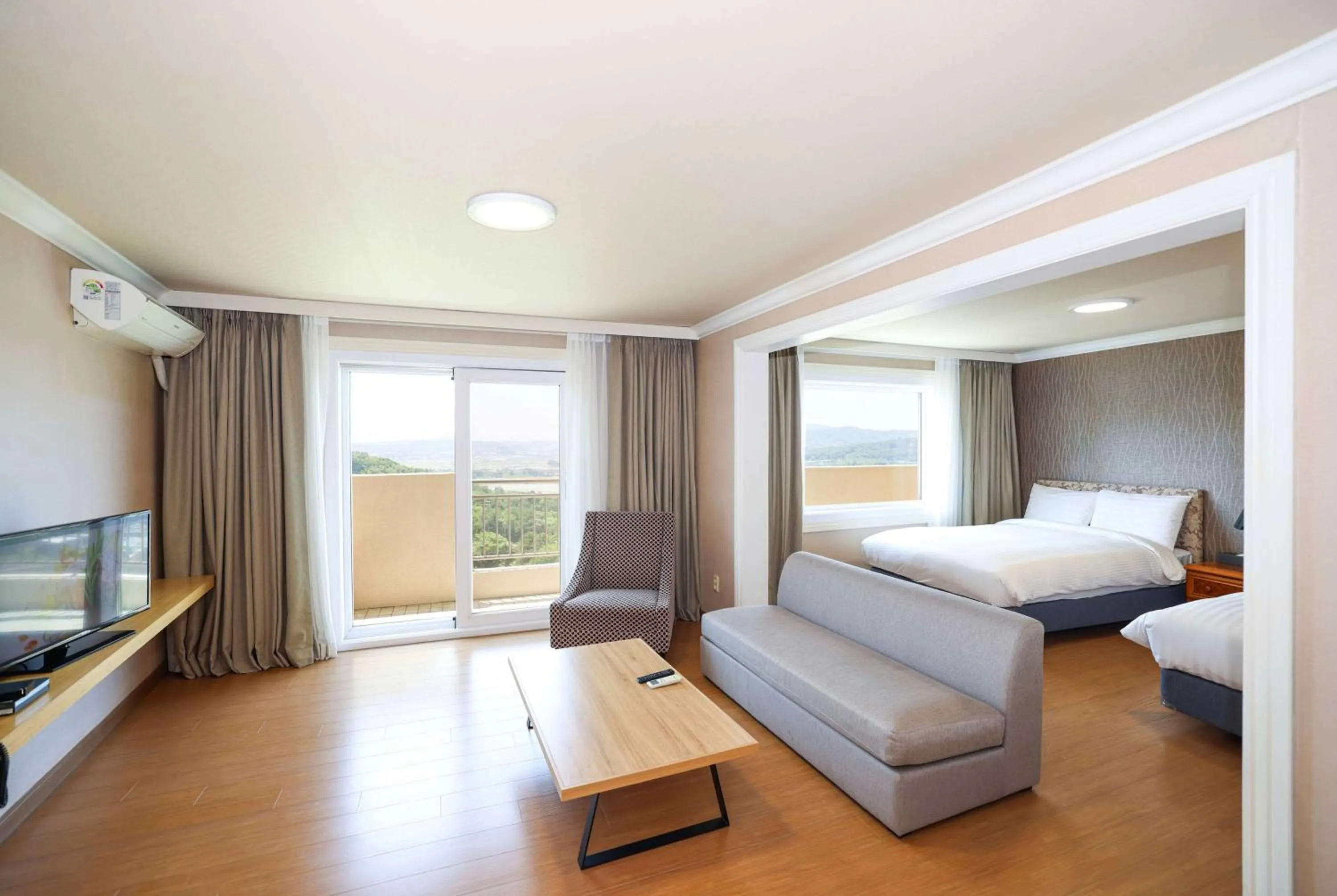 Photo of the whole room, Bed in La Vie D'or Resort