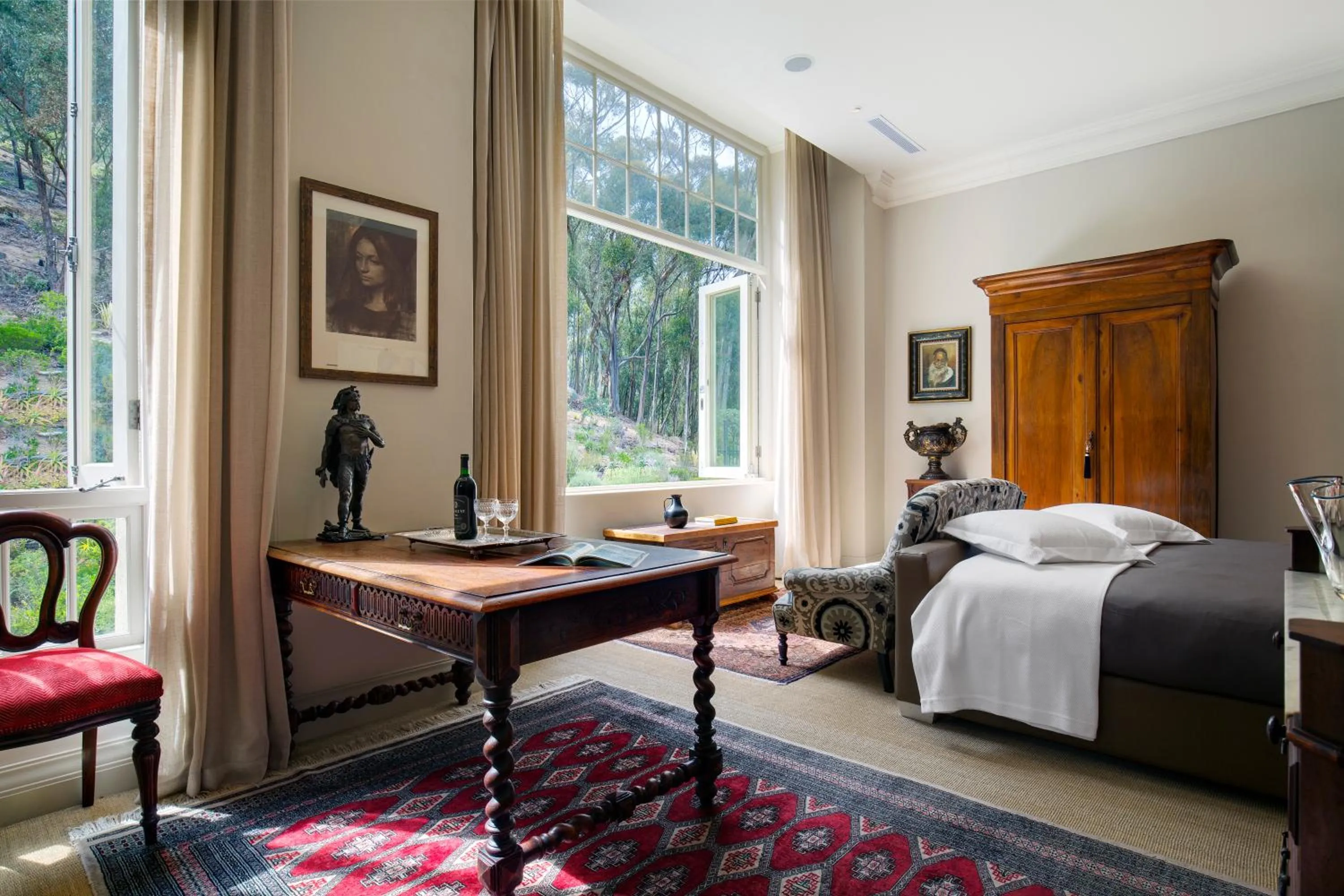 View (from property/room), Bed in 21 Nettleton Boutique Hotel & Luxury Residence