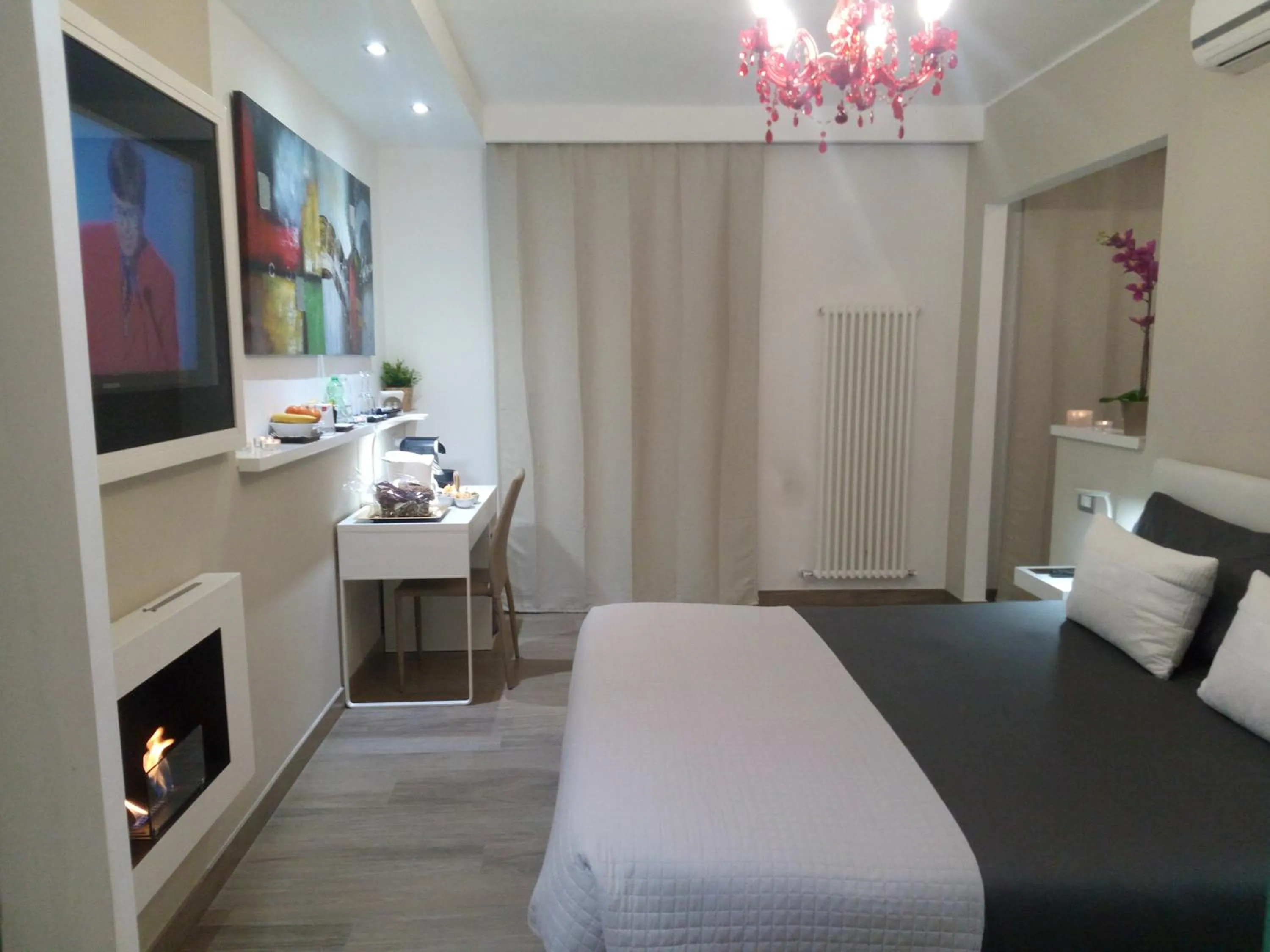 Shower in H5-5H Luxury Room