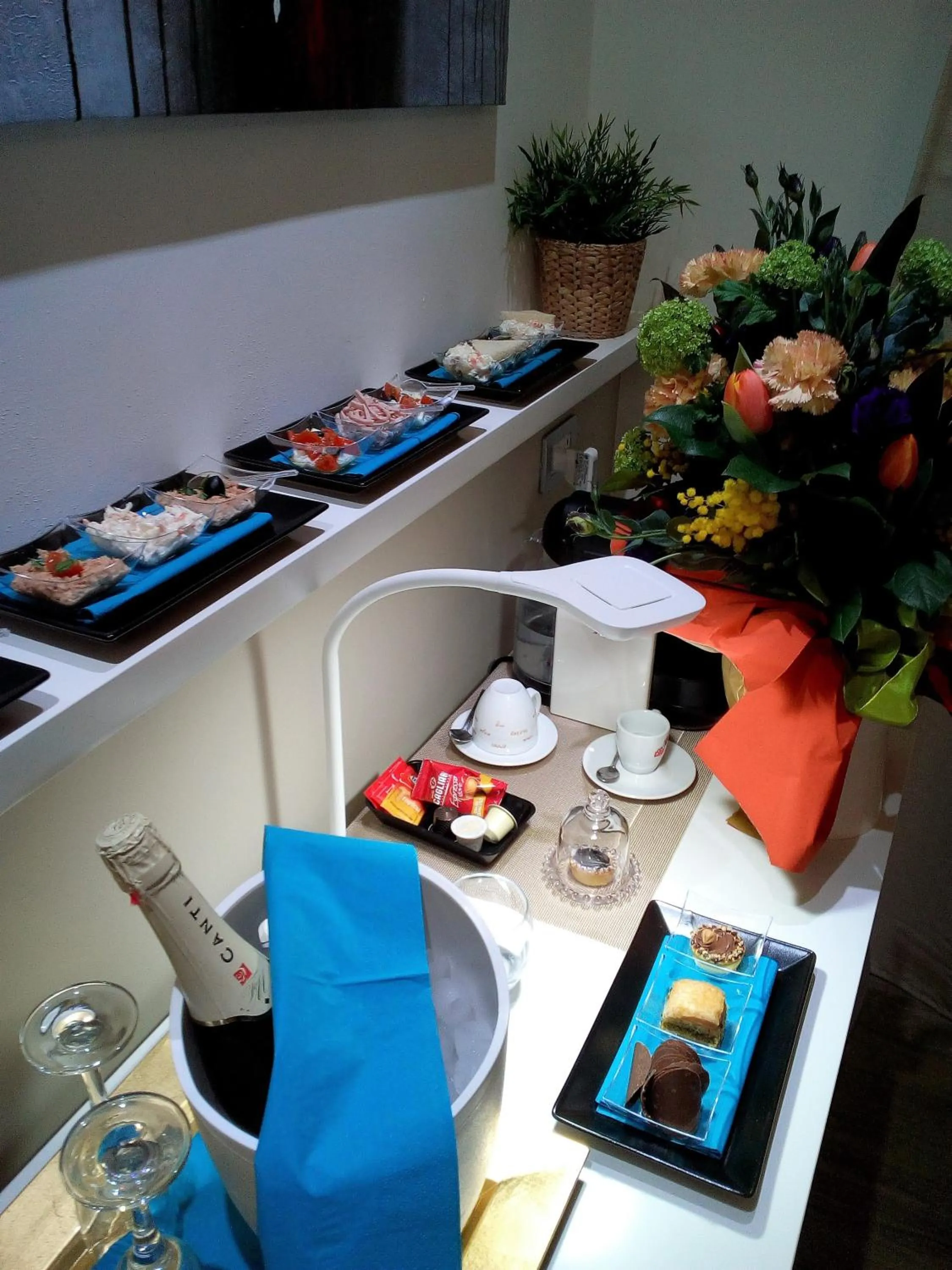 Food and drinks in H5-5H Luxury Room