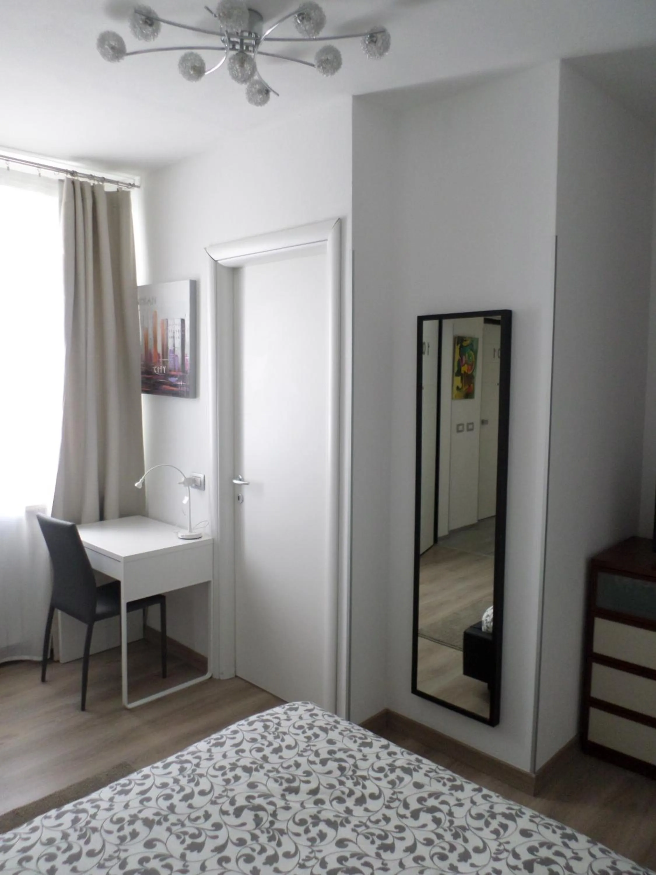 Photo of the whole room in H5-5H Luxury Room