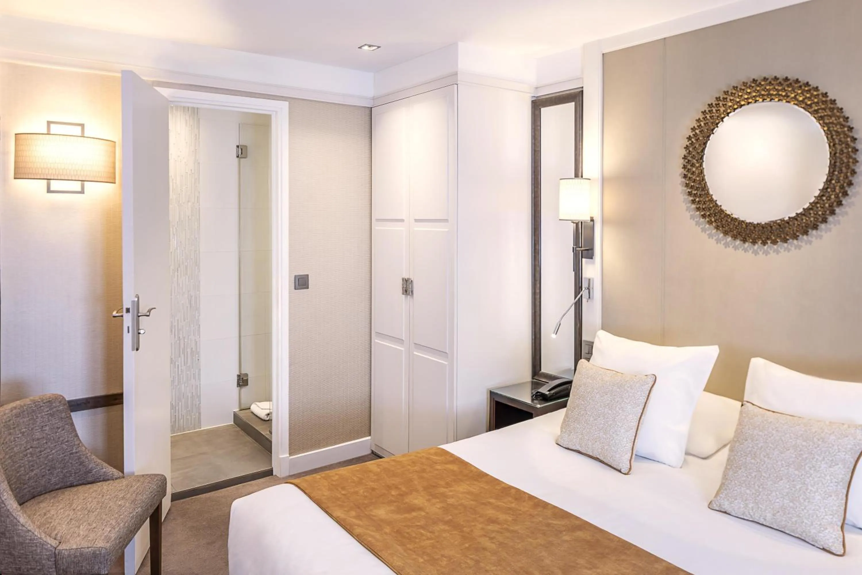 Bedroom, Bed in Best Western Plus Hotel Sydney Opera