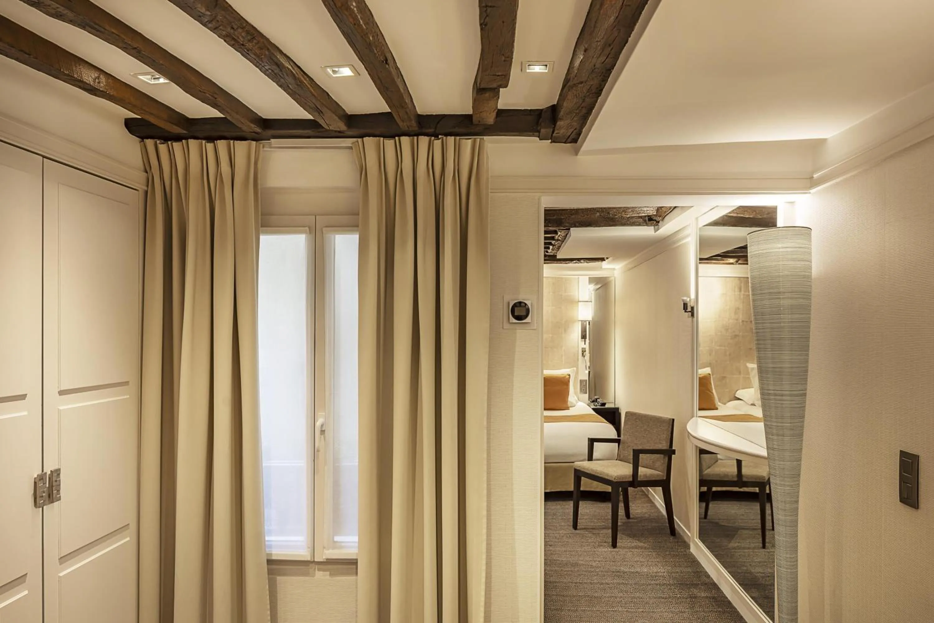 Bedroom in Best Western Plus Hotel Sydney Opera