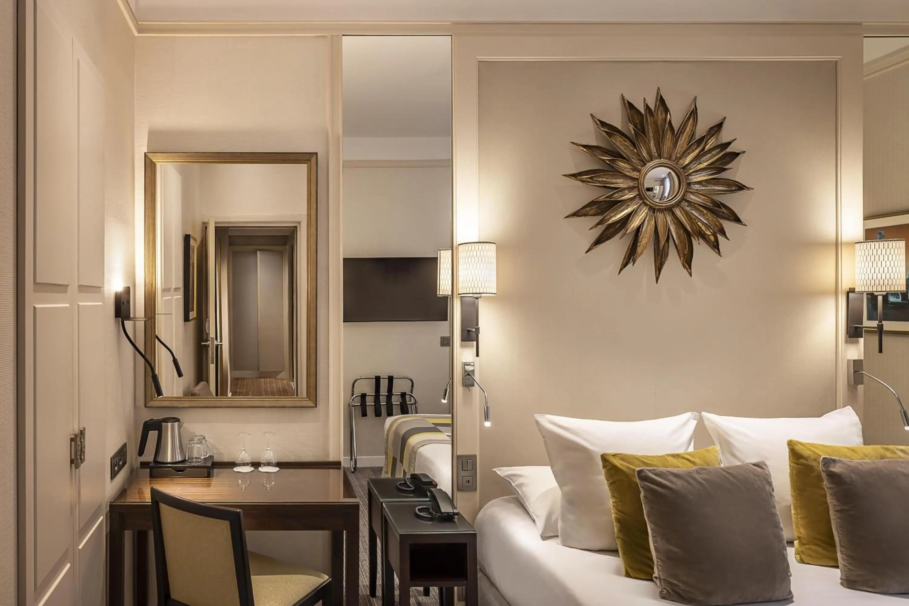 Bedroom in Best Western Plus Hotel Sydney Opera