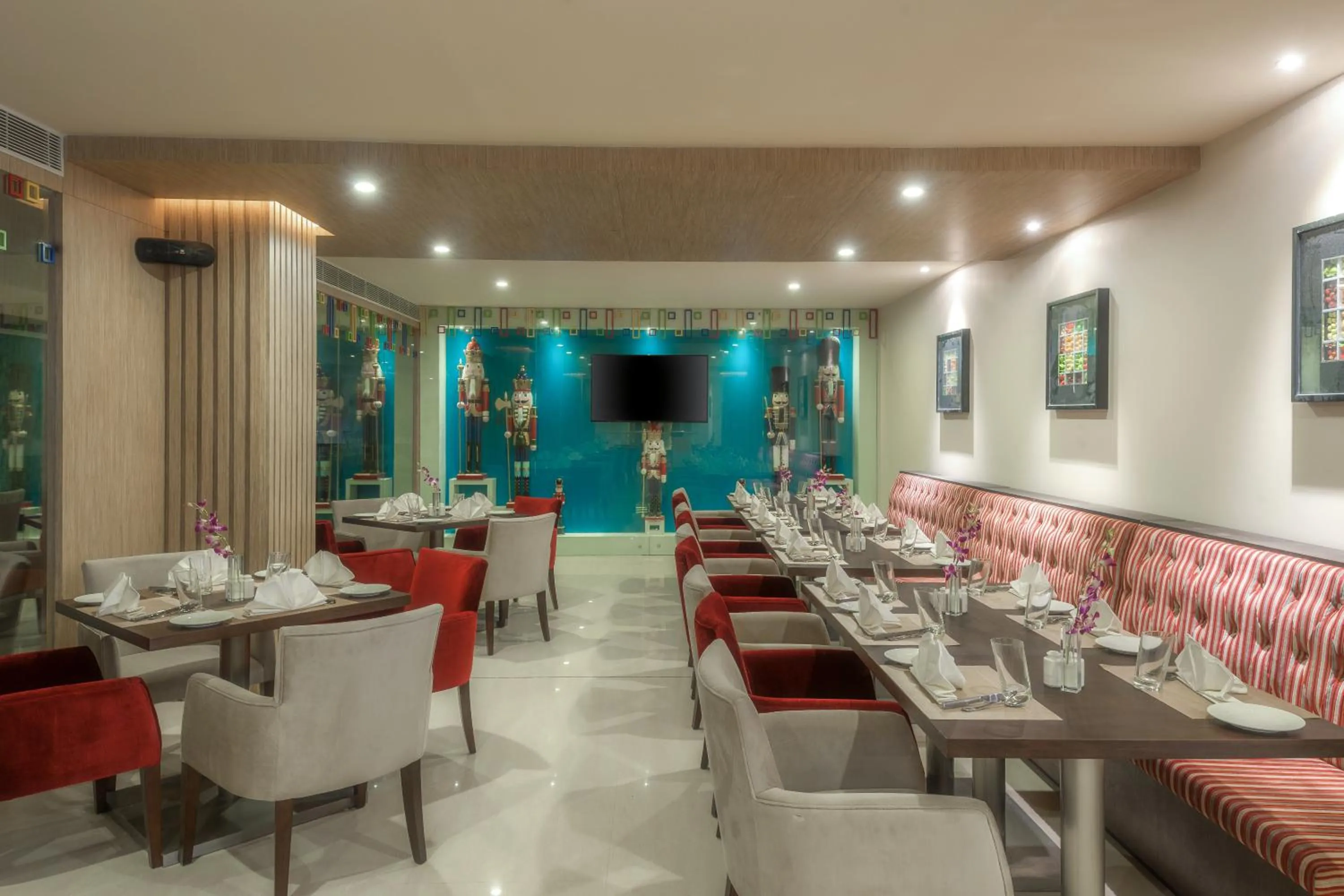 Restaurant/places to eat in Days Hotel by Wyndham Chennai OMR