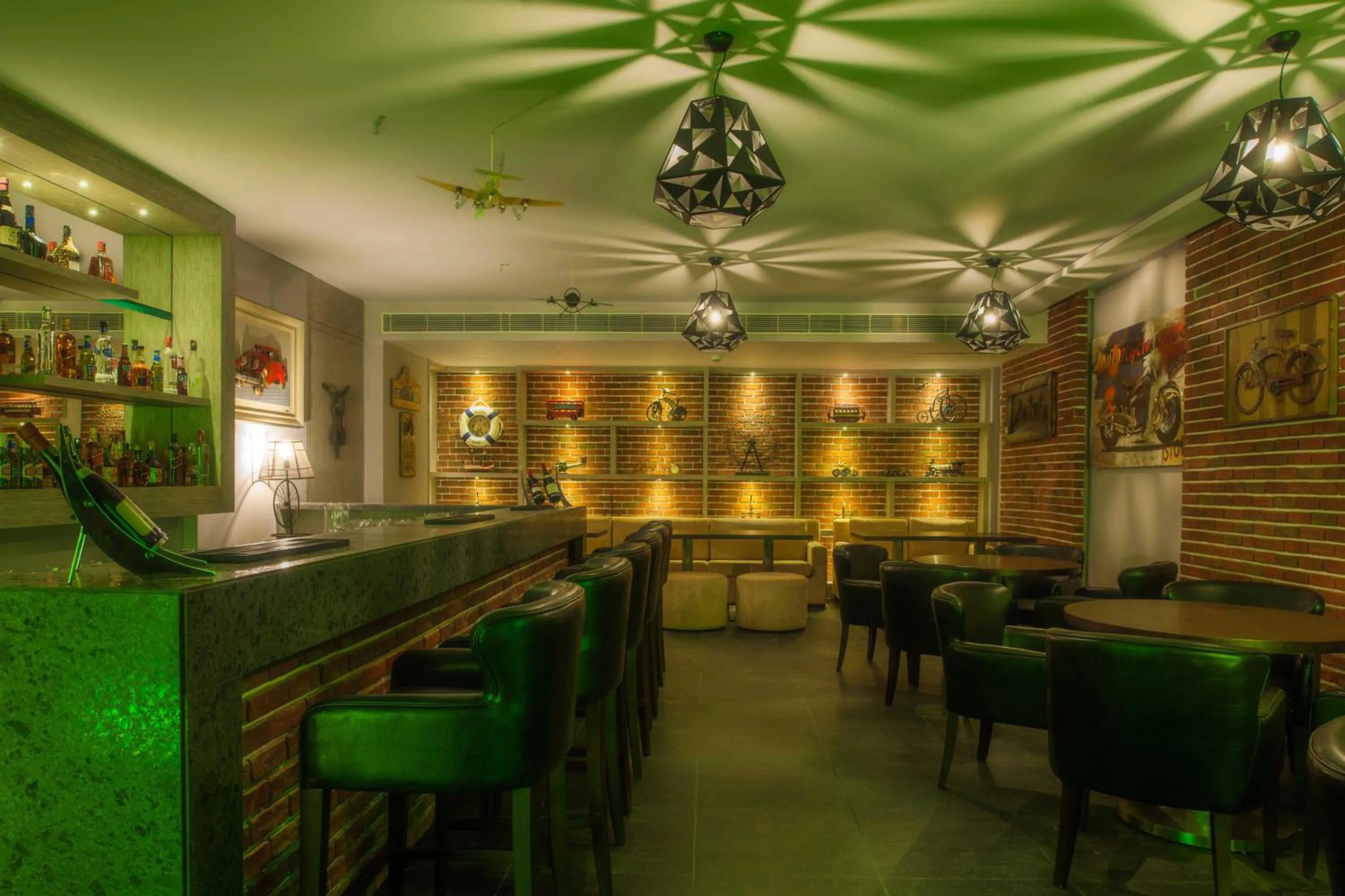 Lounge or bar in Days Hotel by Wyndham Chennai OMR