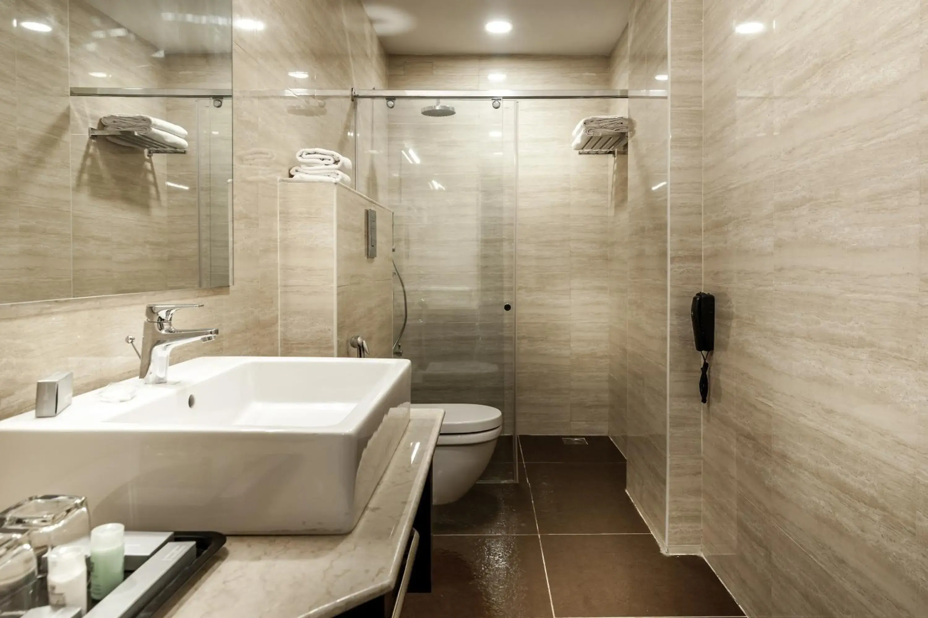 Twin Room - Smoking in Days Hotel by Wyndham Chennai OMR Twin Room - Smoking in Days Hotel by Wyndham Chennai OMR