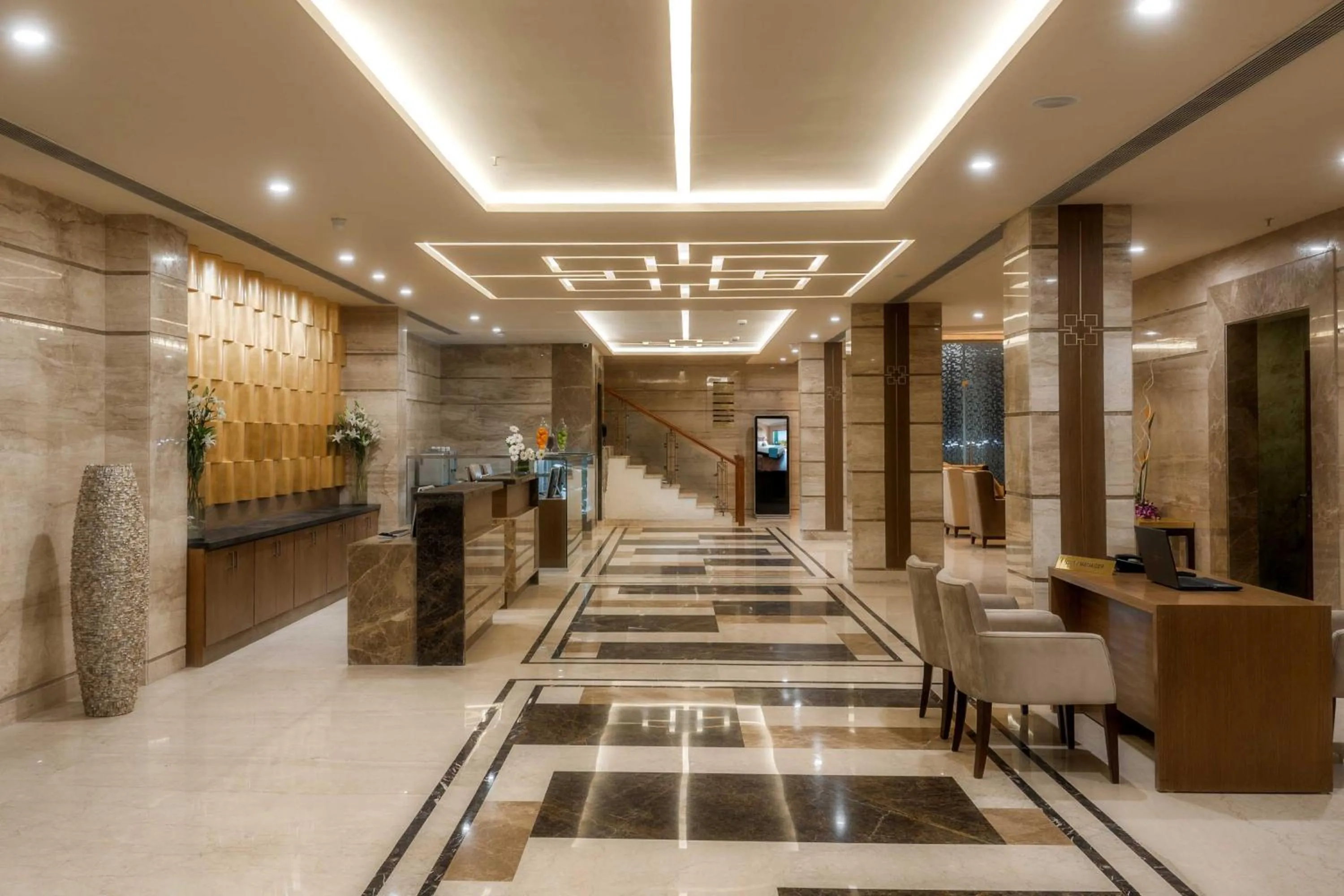 Lobby or reception in Days Hotel by Wyndham Chennai OMR