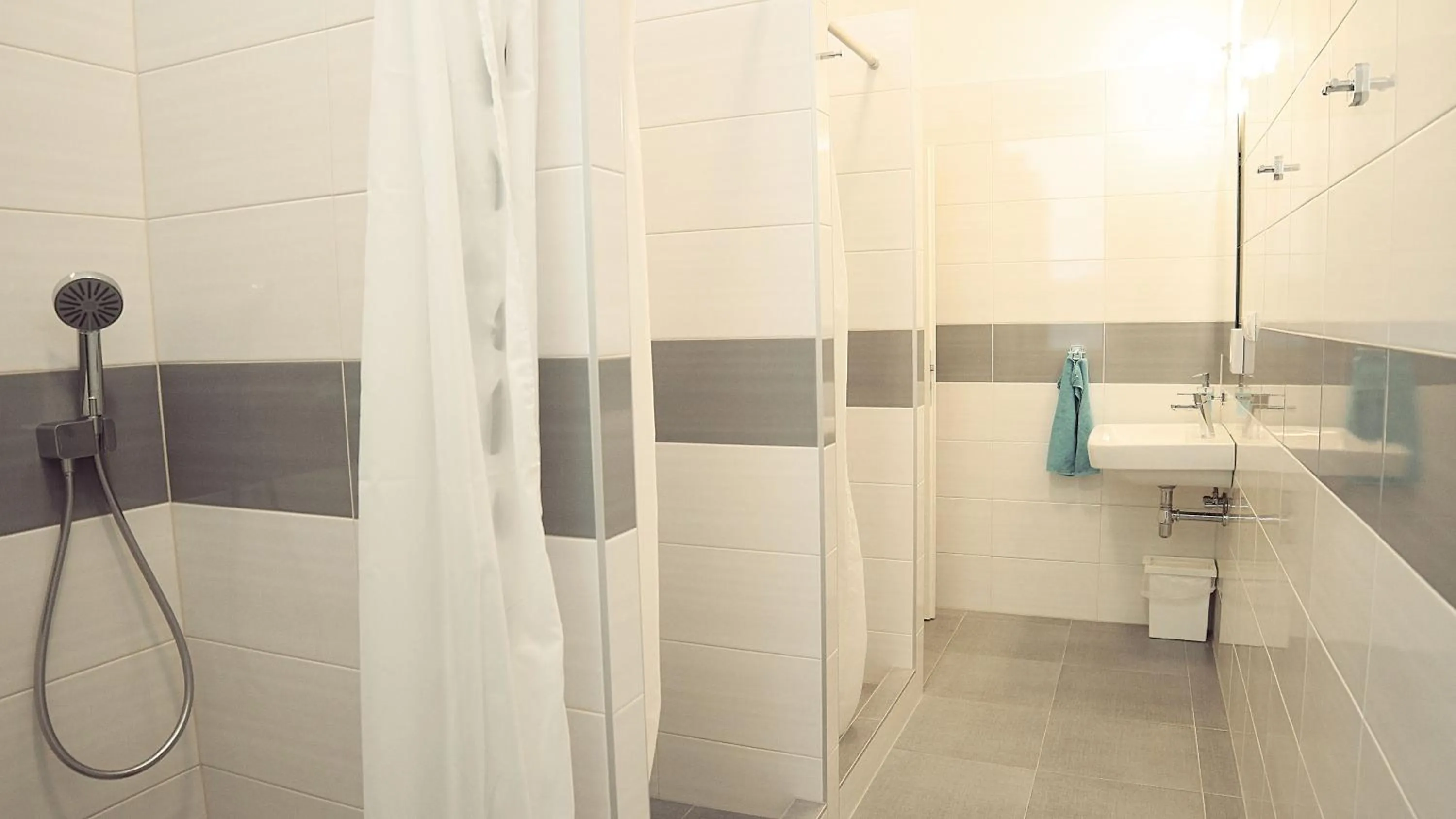 Shower in Hostel Folks