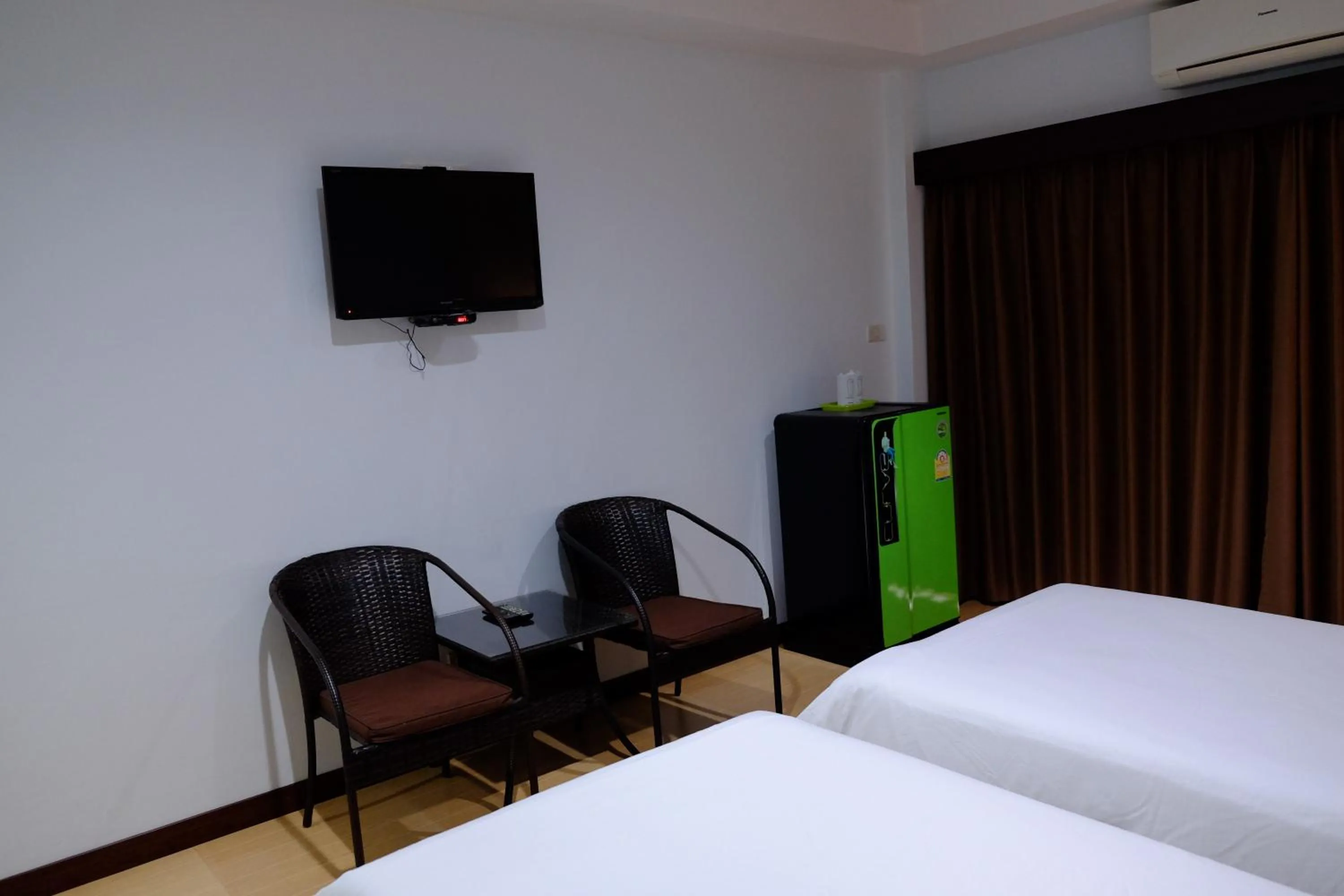 TV and multimedia, Bed in Evergreen Resort Chanthaburi
