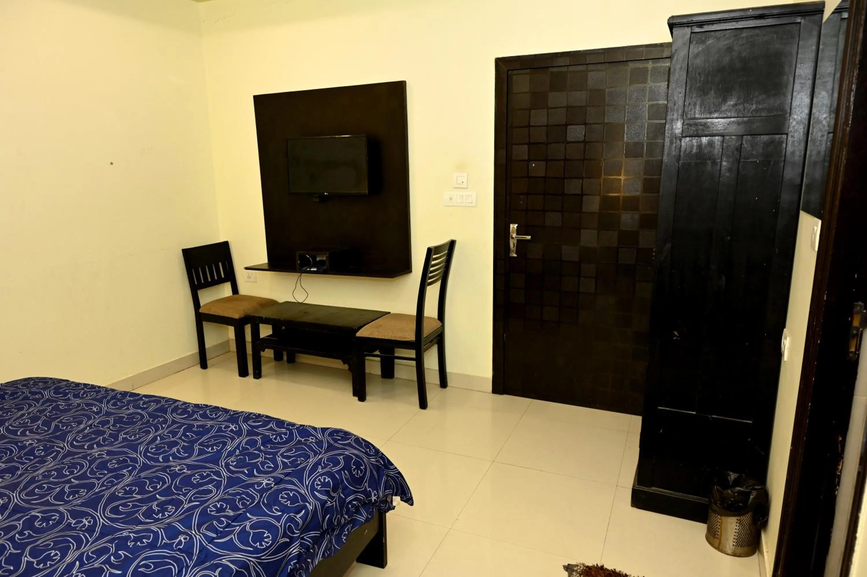 Bedroom, Bed in Om Heritage Haveli