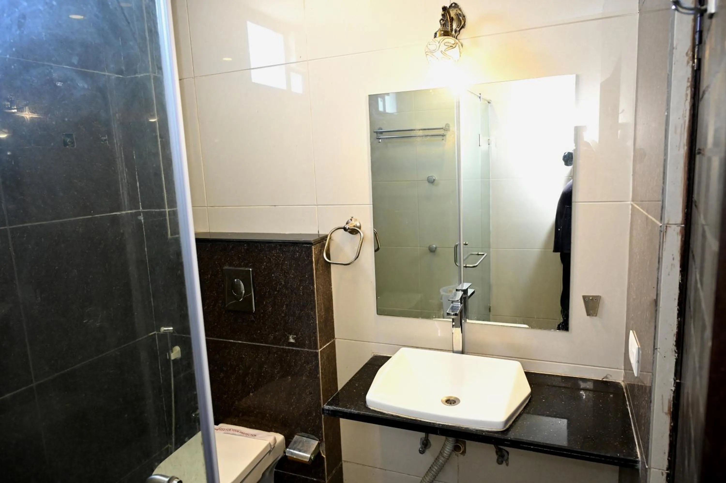 Shower in Om Heritage Haveli