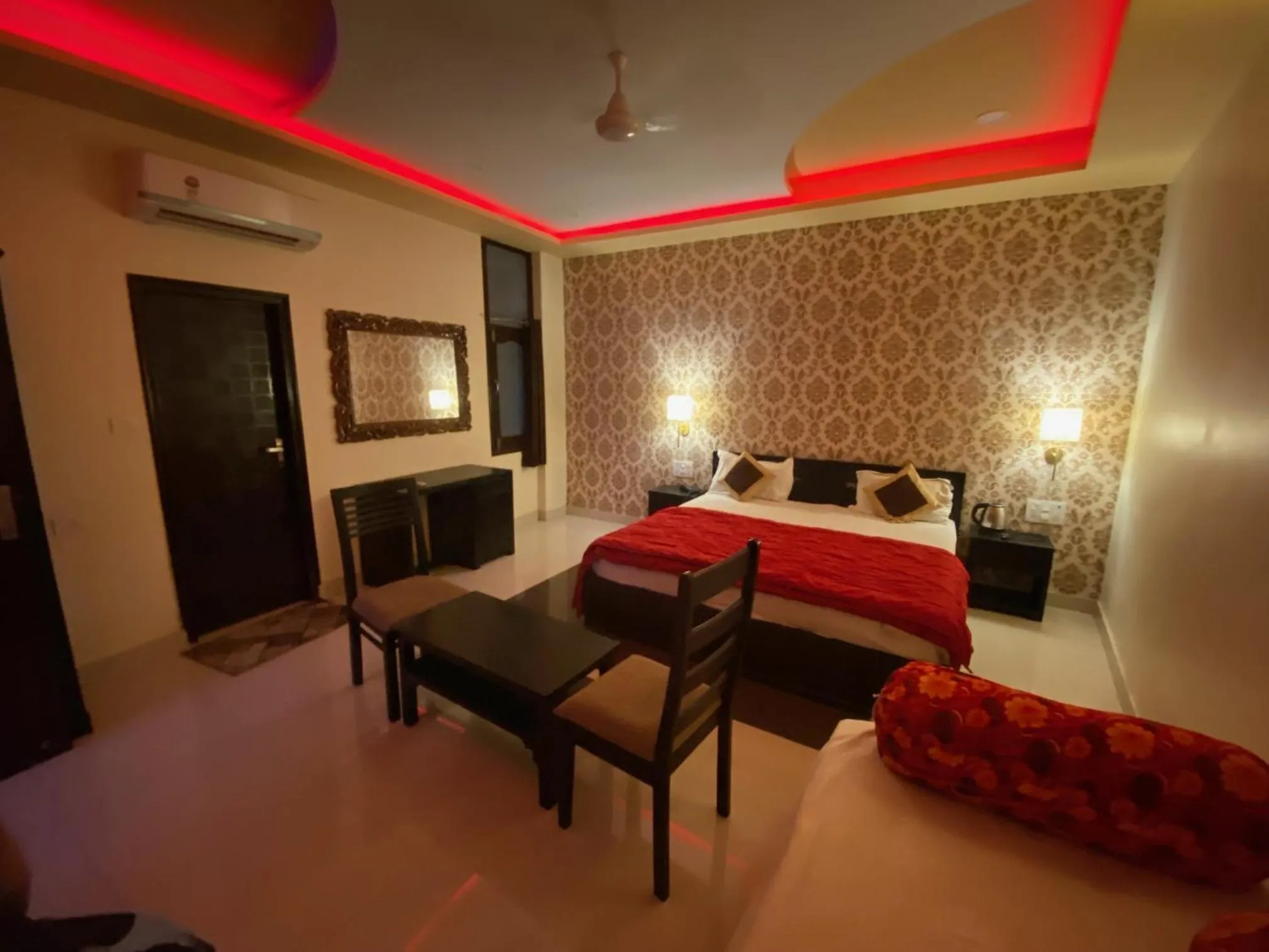 Bedroom, Bed in Om Heritage Haveli