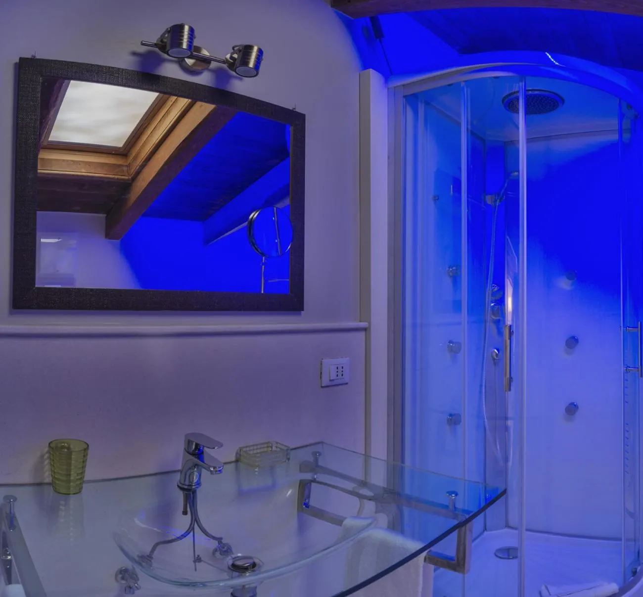 Shower in Etruria Relais and Wine