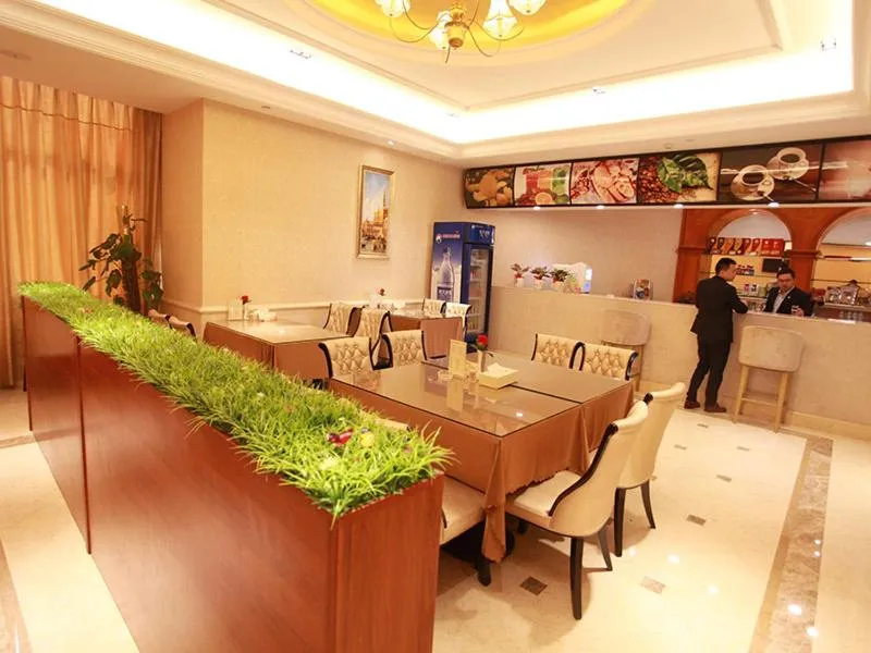 Vienna International Hotel Guigang Hecheng Road