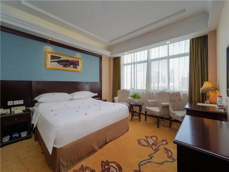 Bed in Vienna Hotel Shanghai Pudong Jinqiao Park