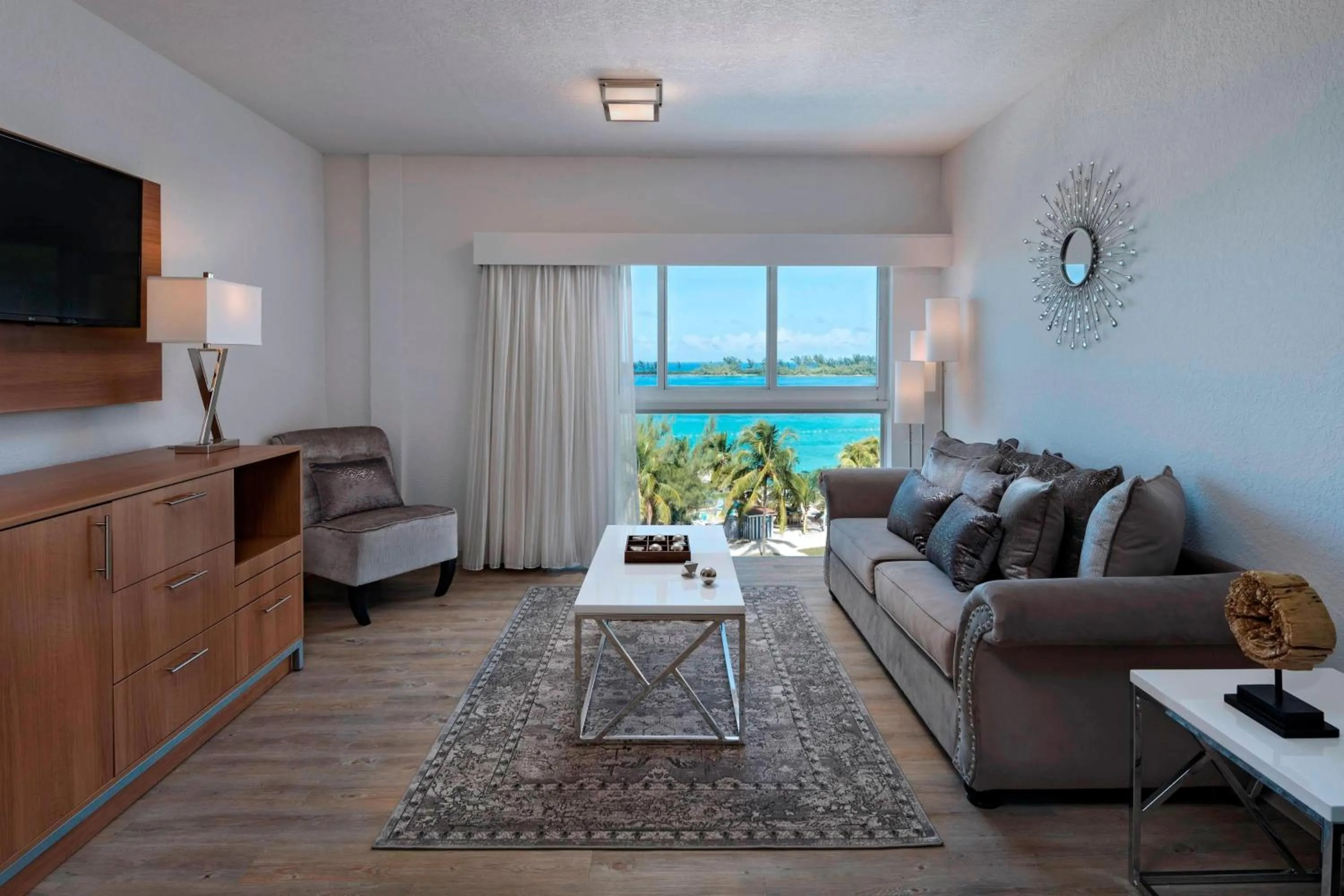 Bedroom in Courtyard by Marriott Nassau Downtown/Junkanoo Beach