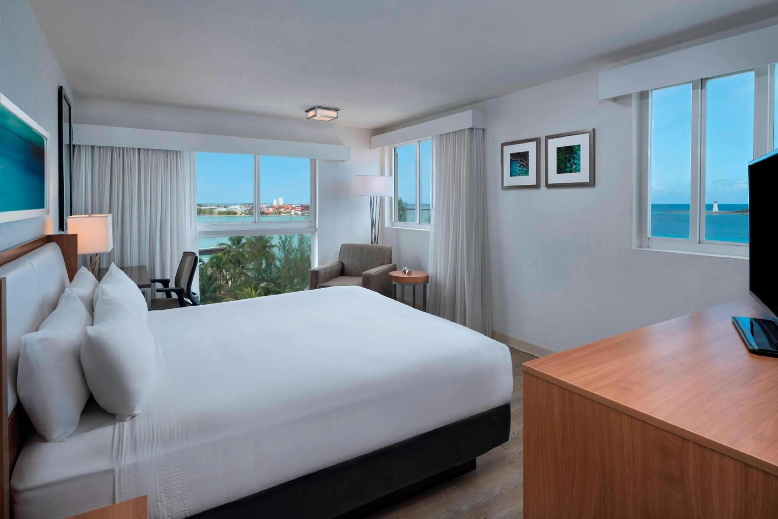 Photo of the whole room, Bed in Courtyard by Marriott Nassau Downtown/Junkanoo Beach