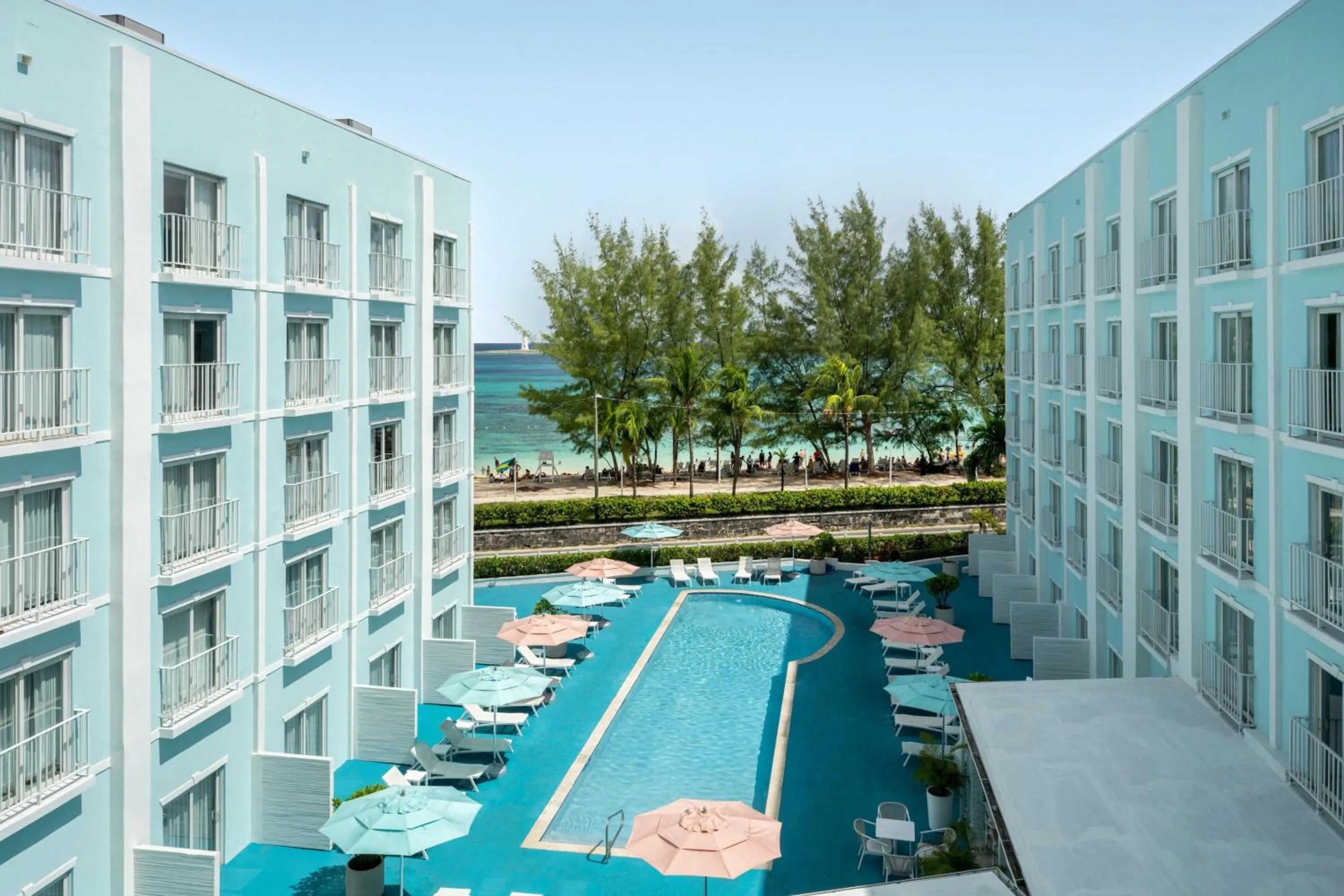 Swimming pool in Courtyard by Marriott Nassau Downtown/Junkanoo Beach