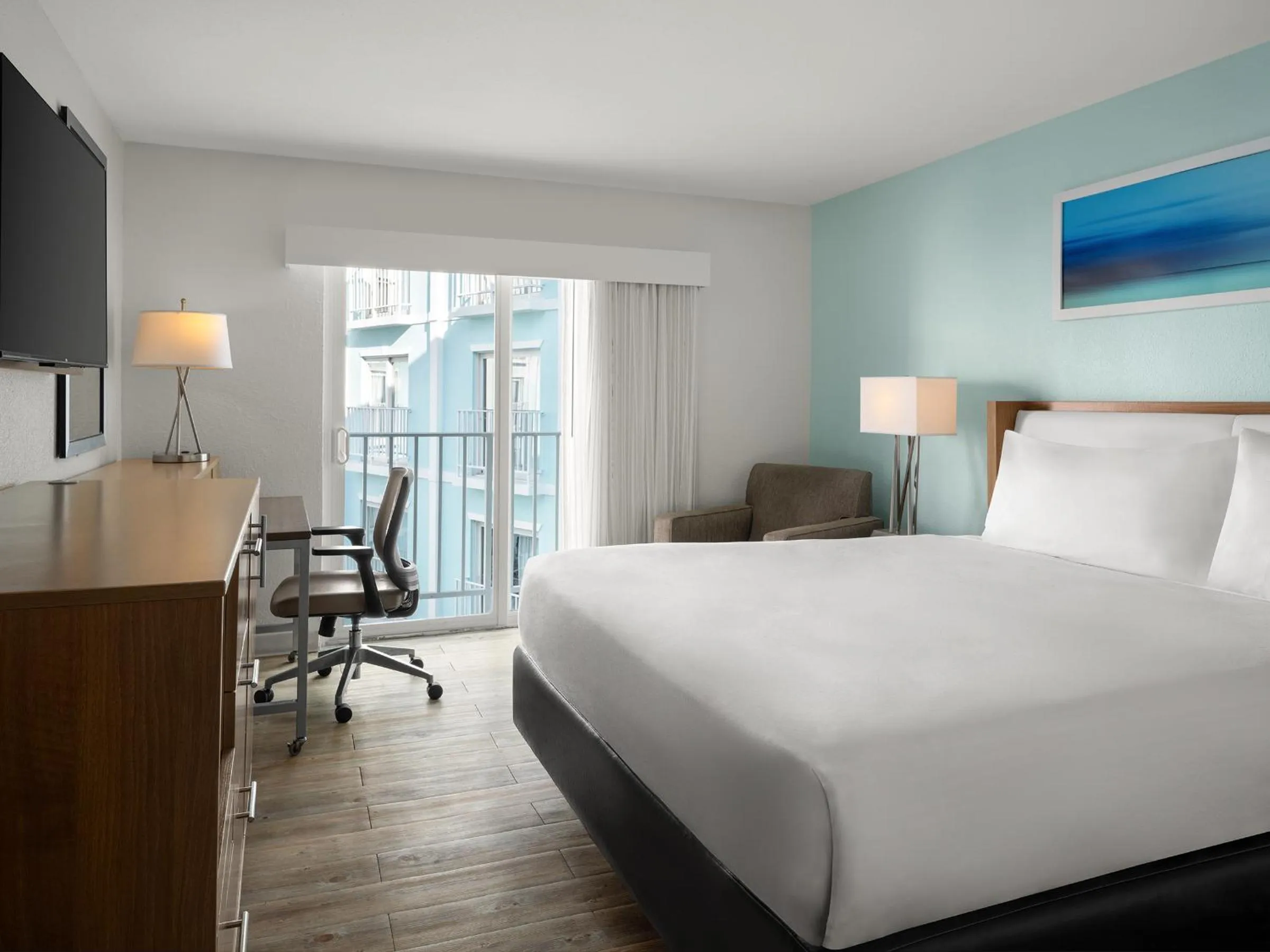 Bedroom, Bed in Courtyard by Marriott Nassau Downtown/Junkanoo Beach