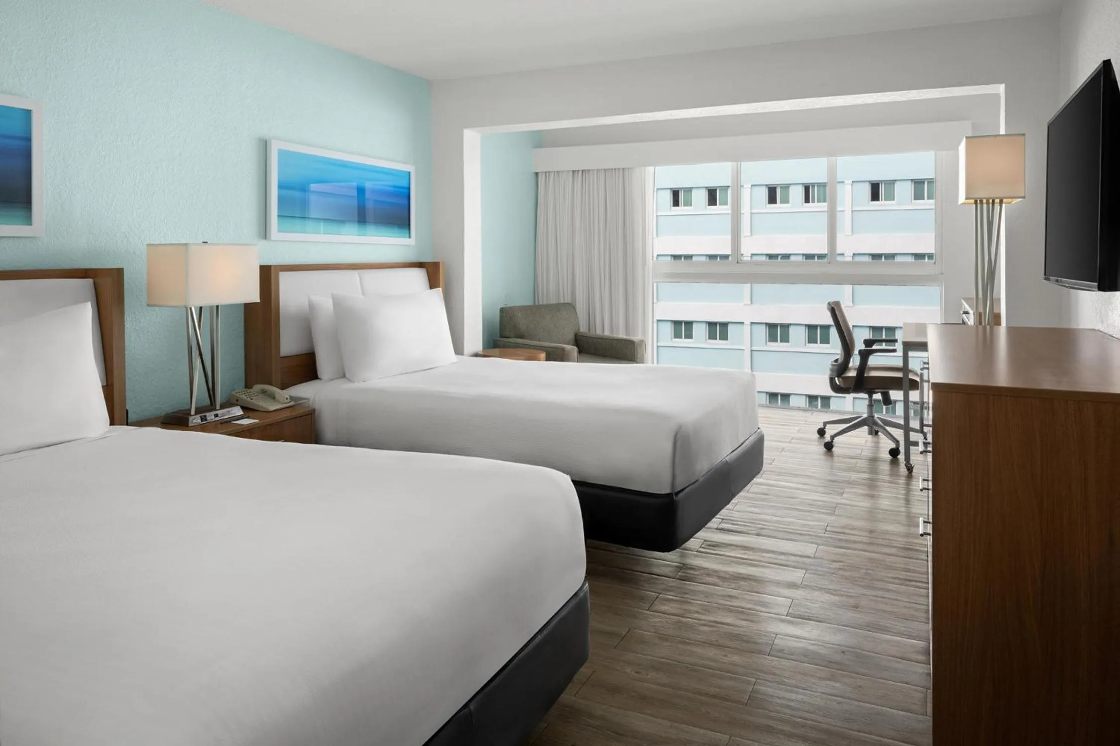 Photo of the whole room, Bed in Courtyard by Marriott Nassau Downtown/Junkanoo Beach
