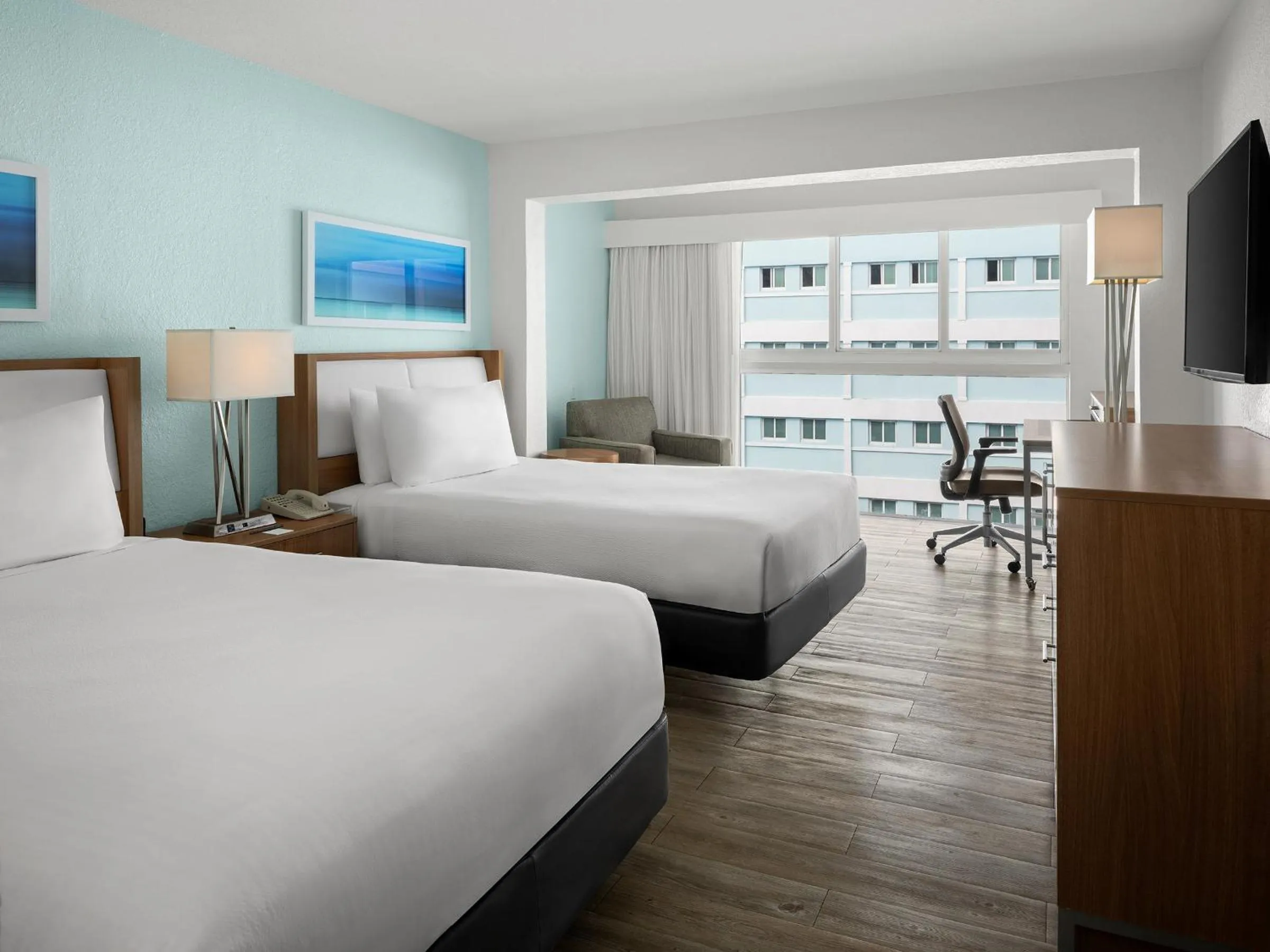 Photo of the whole room, Bed in Courtyard by Marriott Nassau Downtown/Junkanoo Beach