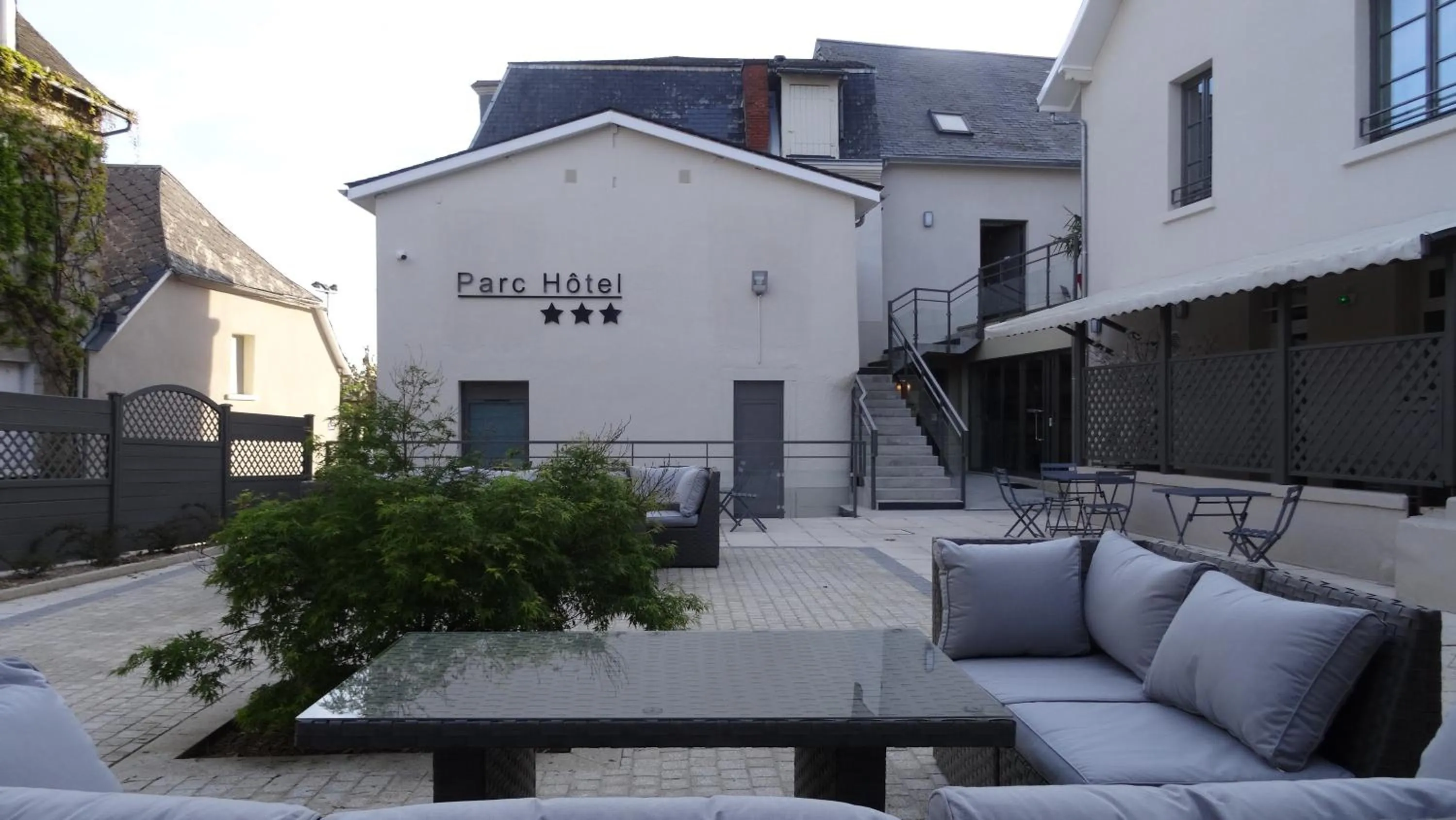 Patio in Parc Hôtel Pompadour