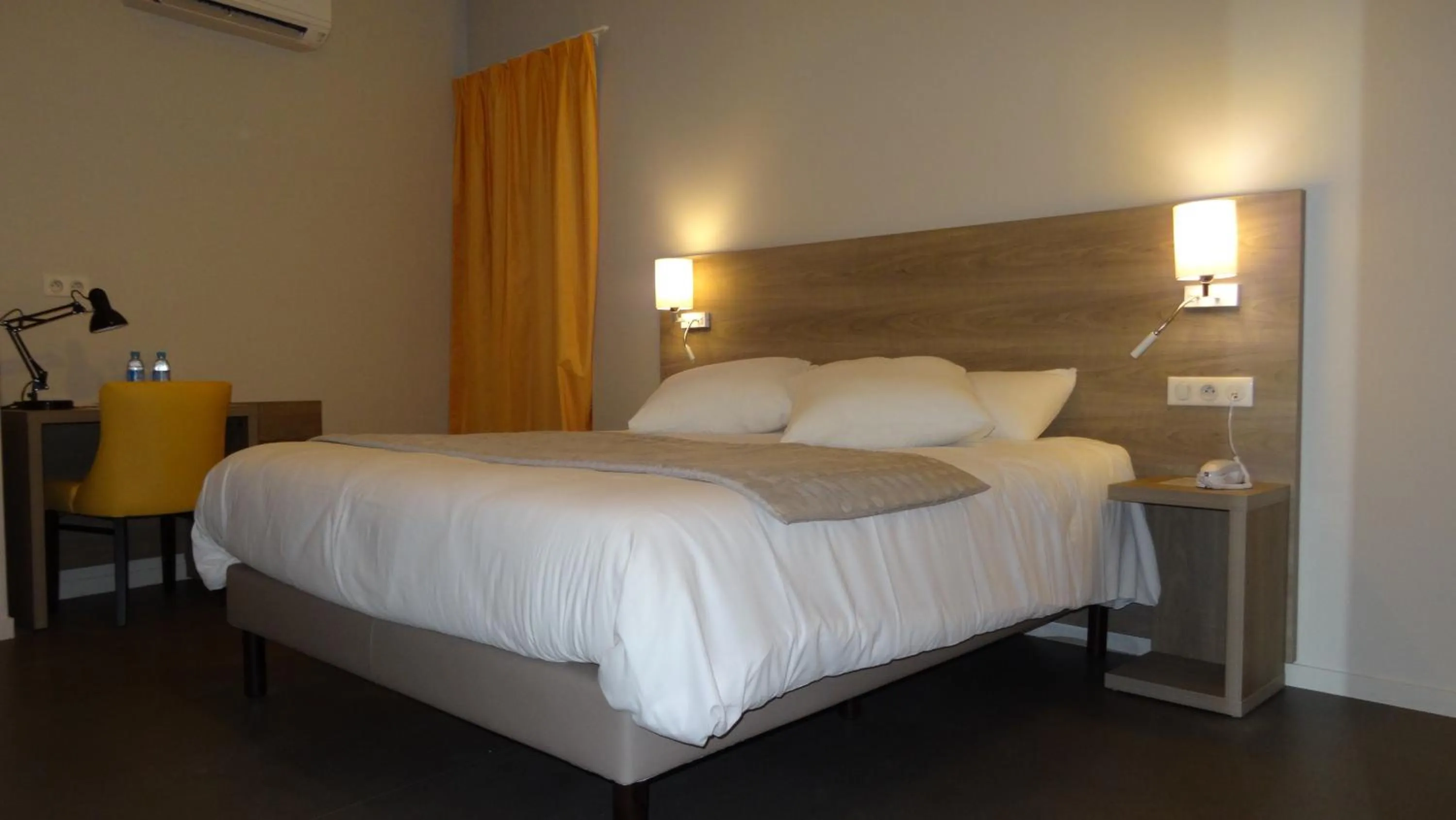 Bedroom, Bed in Parc Hôtel Pompadour