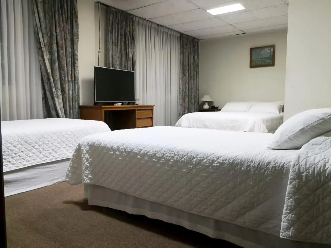 Family Room in Gran Hotel Ambassador Family Room in Gran Hotel Ambassador