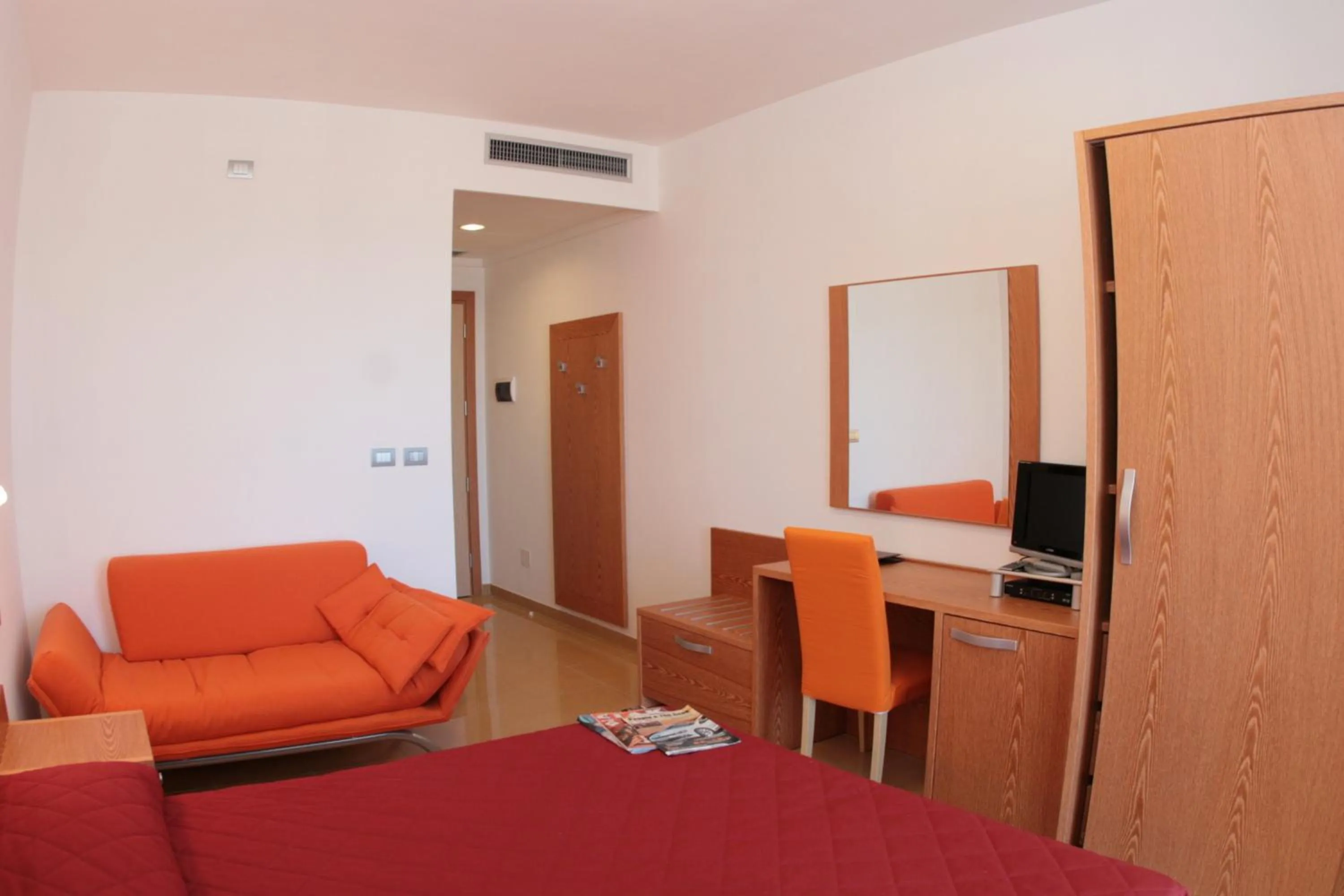 Photo of the whole room in Hotel Yria