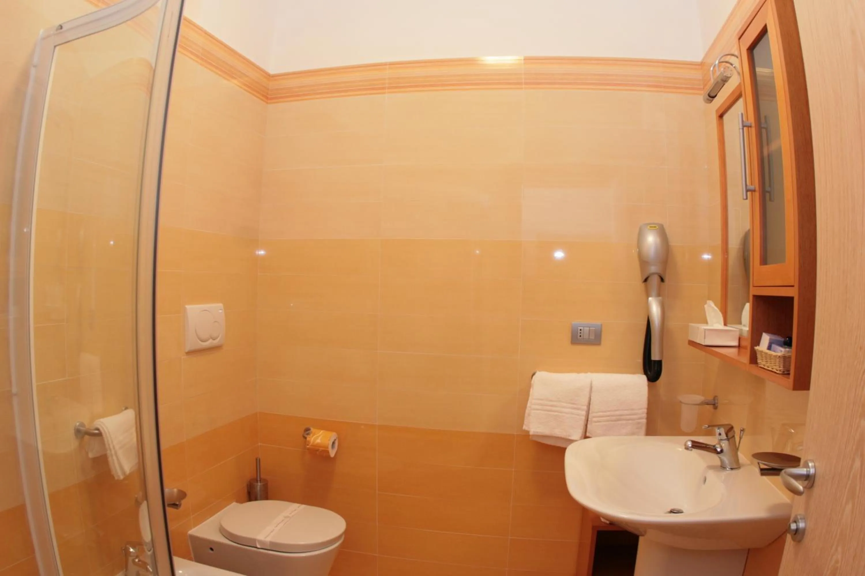 Bathroom in Hotel Yria