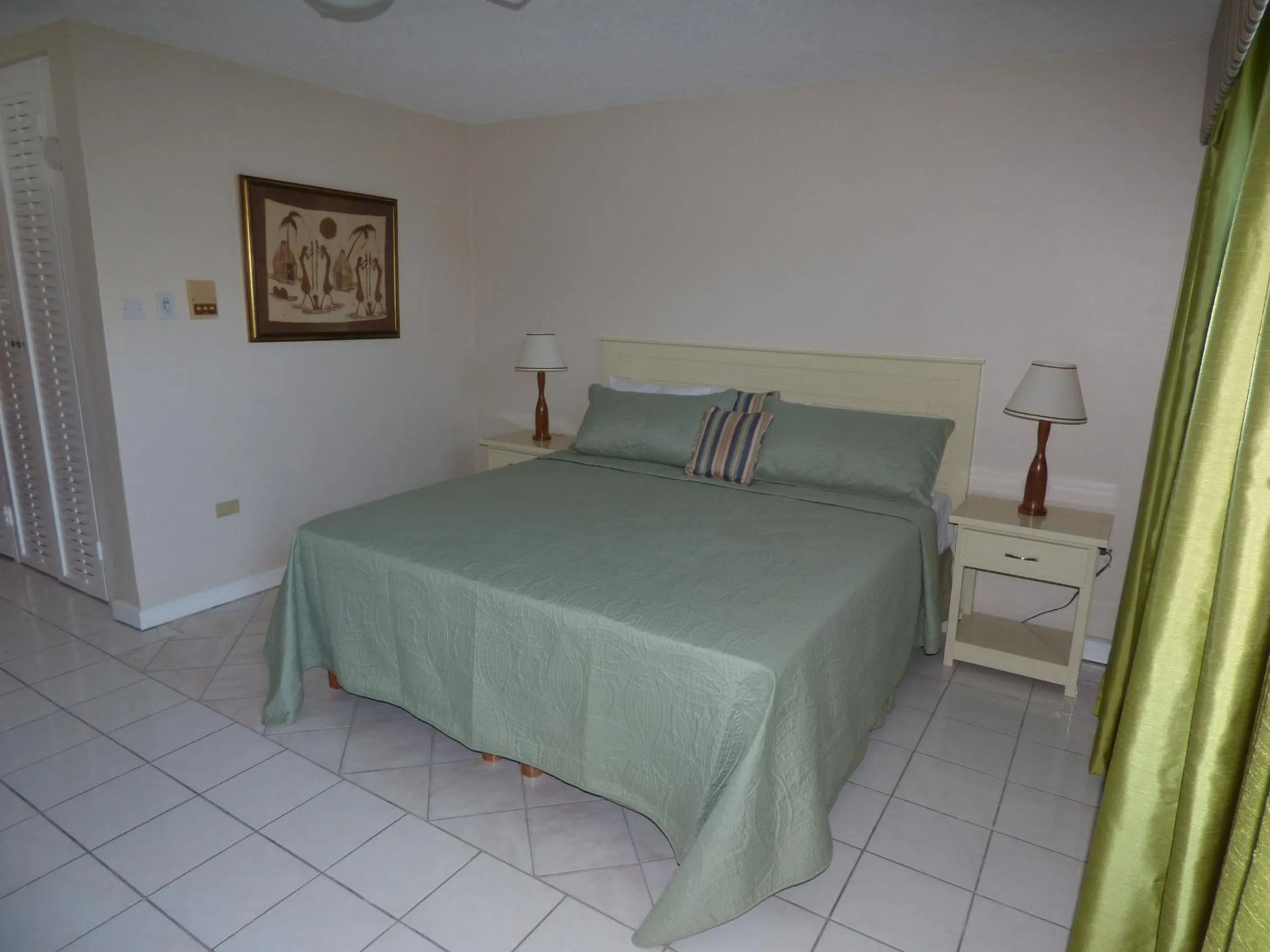 Bed in Beach Studio 18