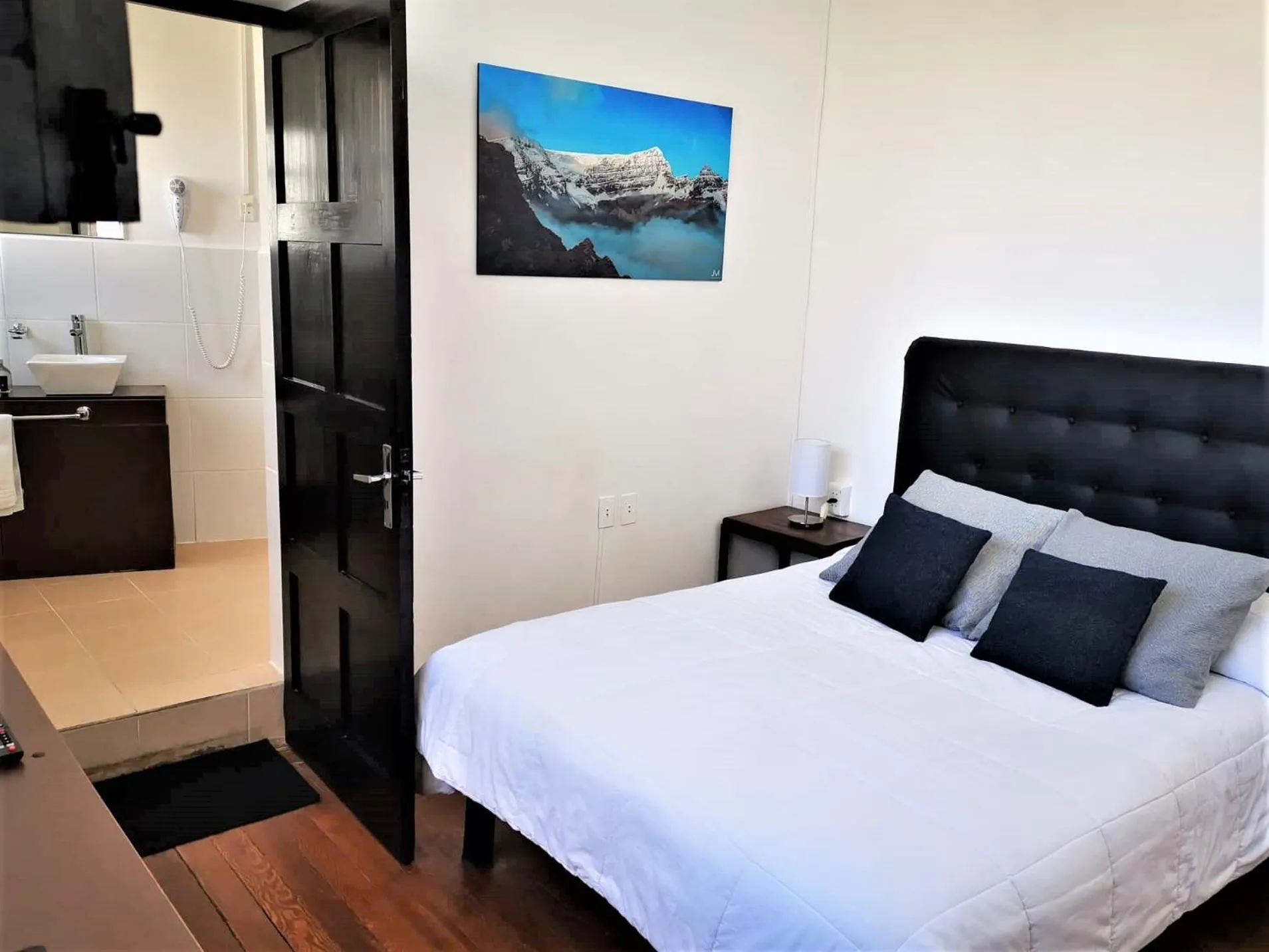 Photo of the whole room, Bed in El Museo Hotel Boutique