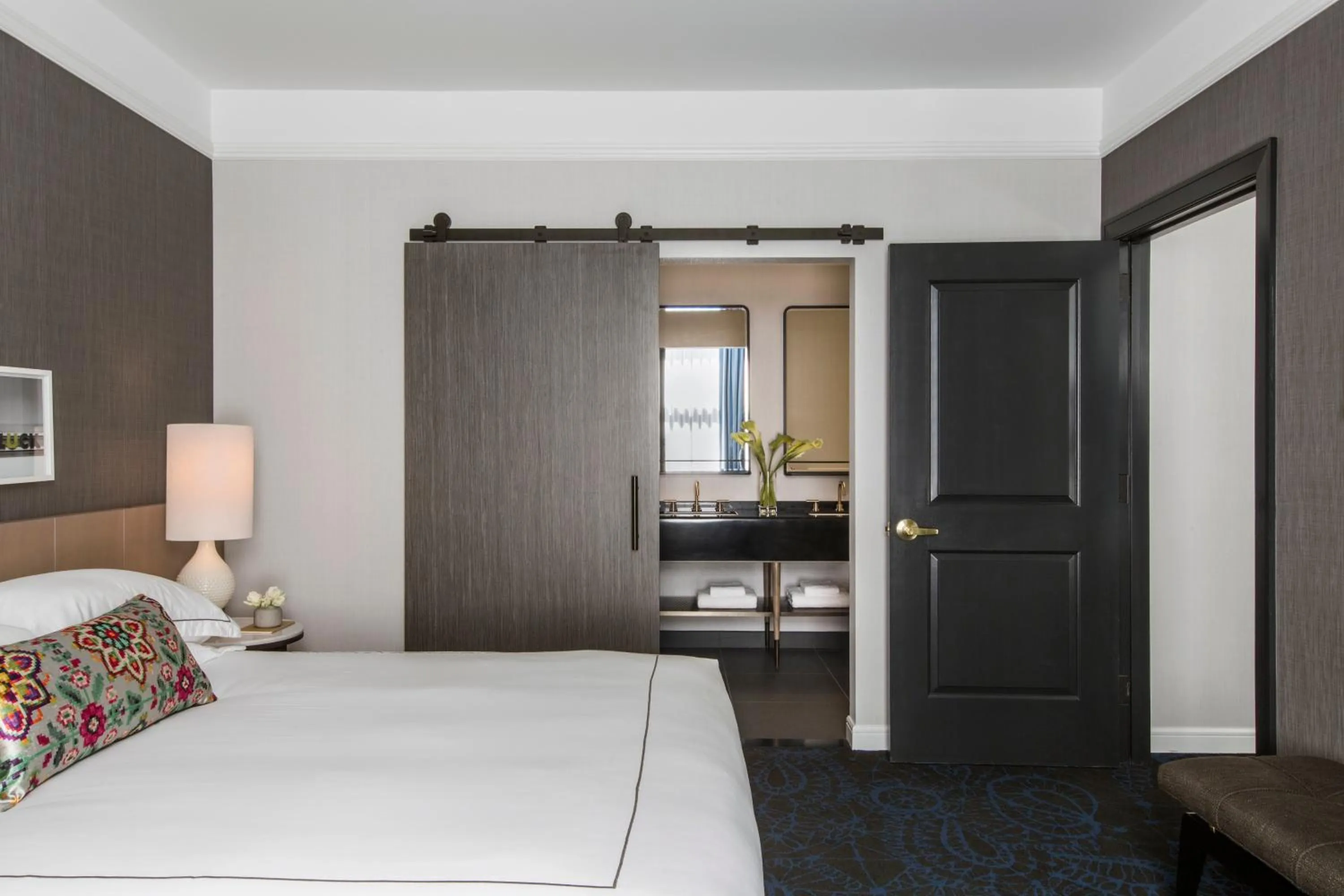 Photo of the whole room, Bed in Kimpton Gray Hotel Chicago by IHG