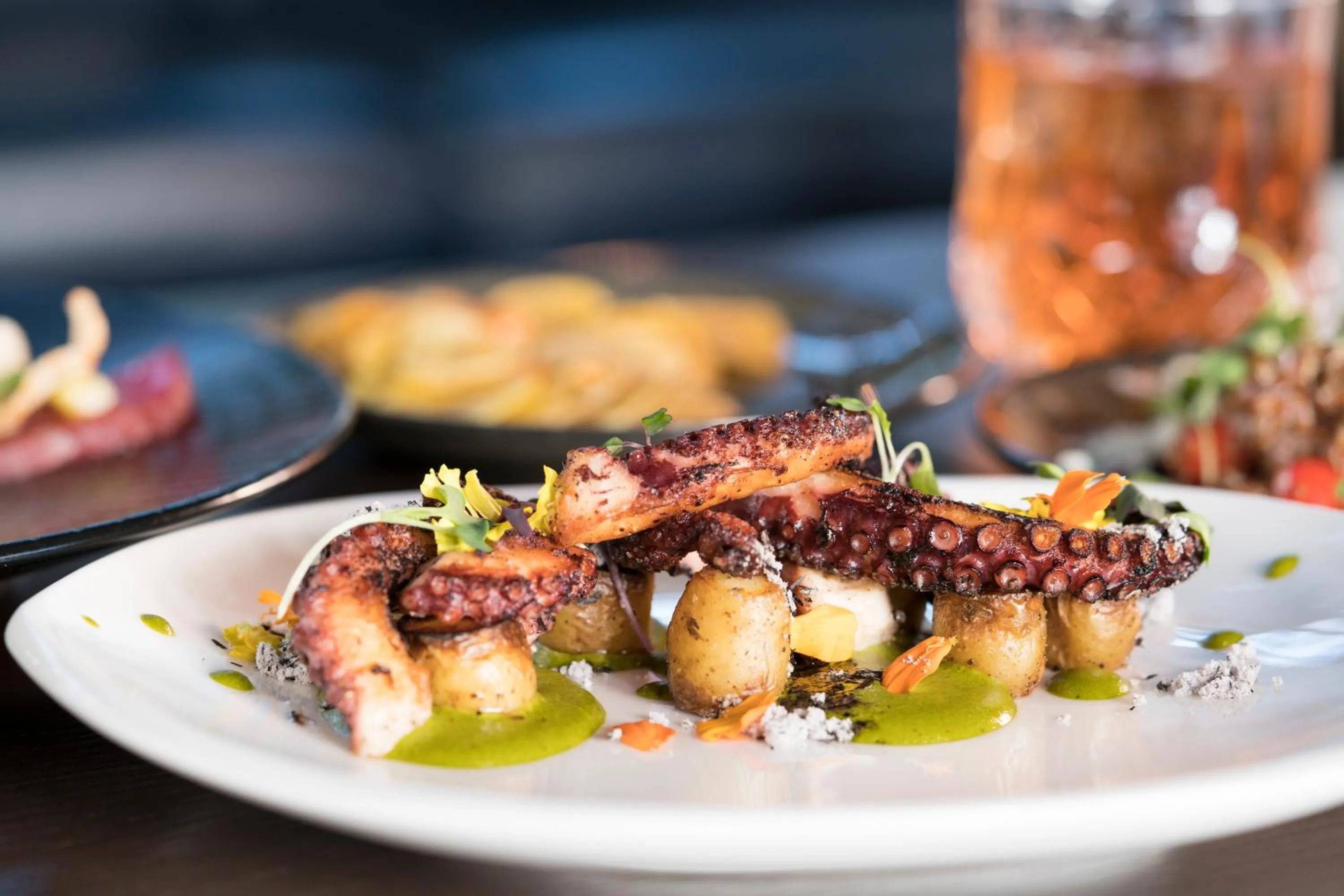 Restaurant/places to eat in Kimpton Gray Hotel Chicago by IHG