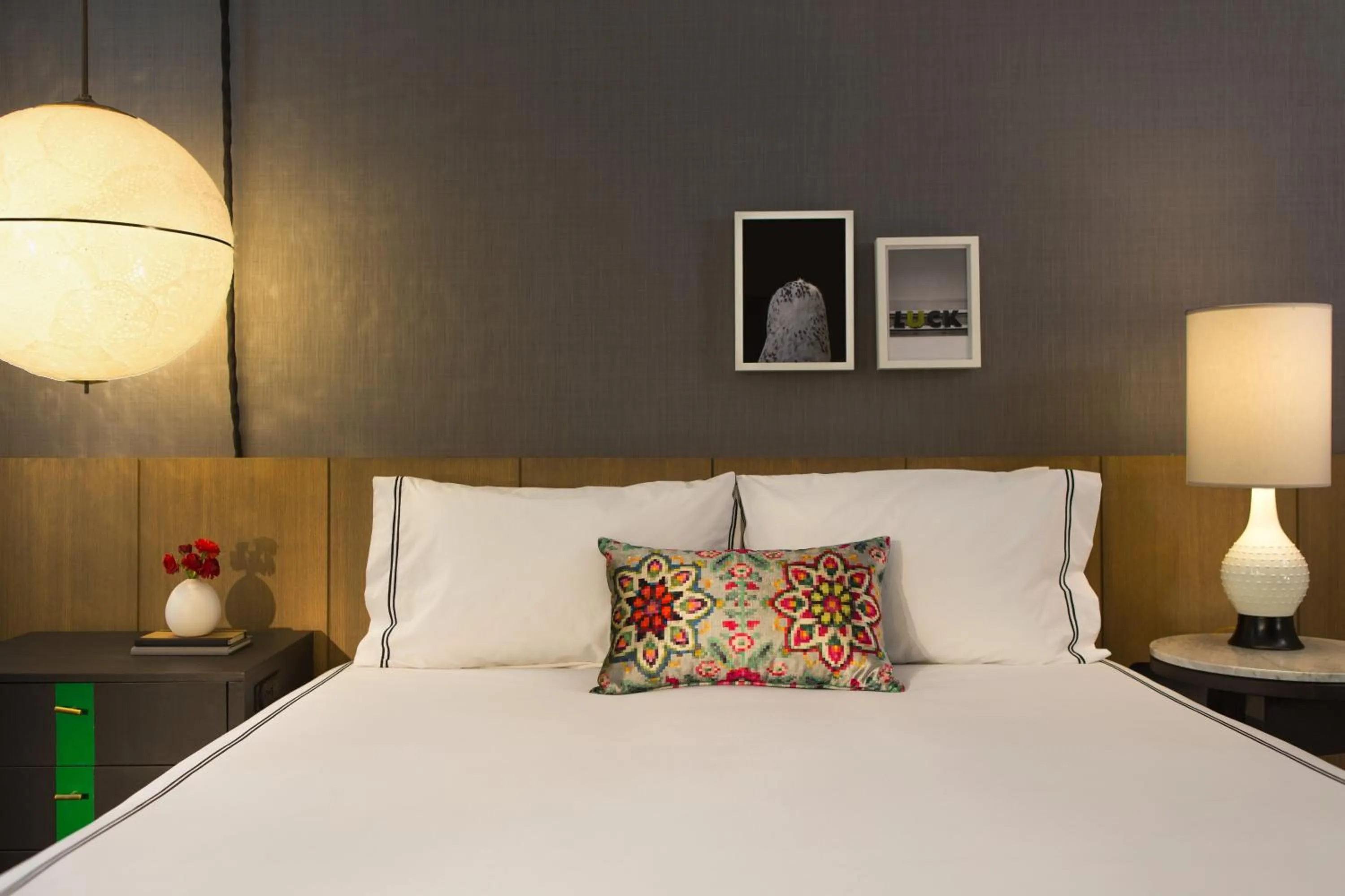 Photo of the whole room, Bed in Kimpton Gray Hotel Chicago by IHG