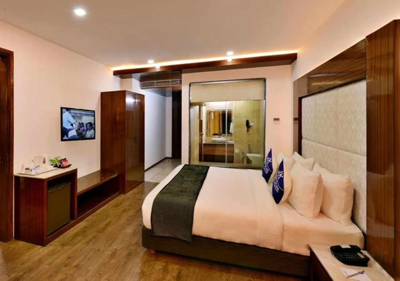Photo of the whole room, Bed in JK Clarks Exotica