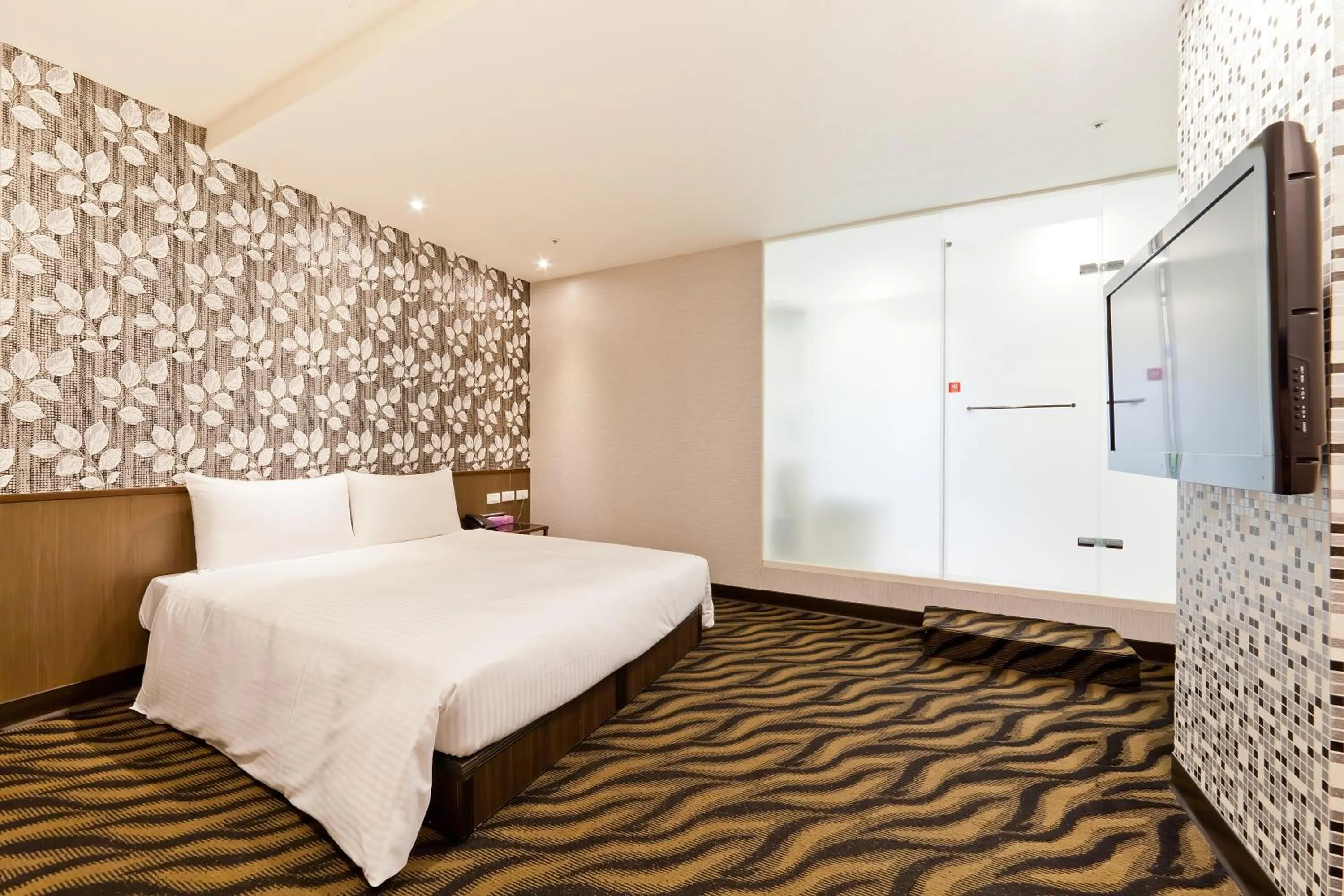 Photo of the whole room, Bed in Hotel 6 - ZhongHua