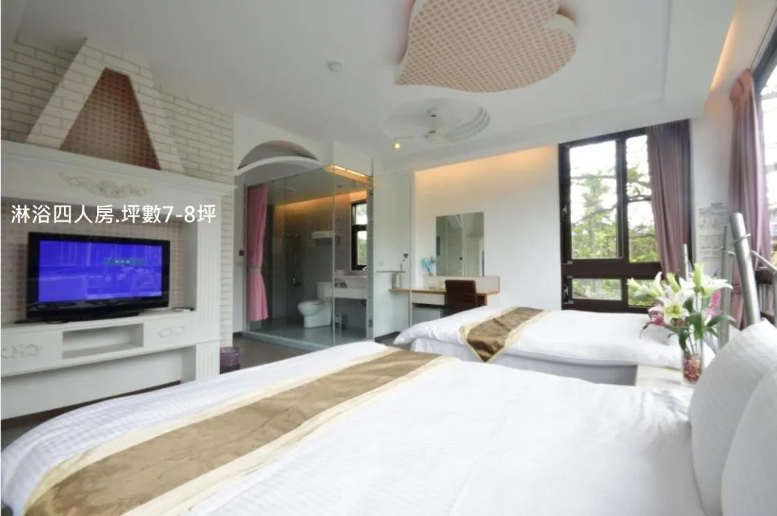 Photo of the whole room, Bed in Full House Homestay