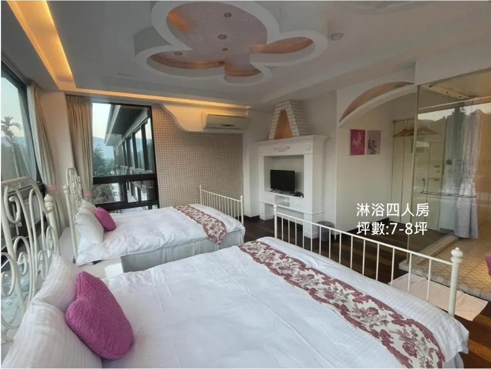 Photo of the whole room, Bed in Full House Homestay