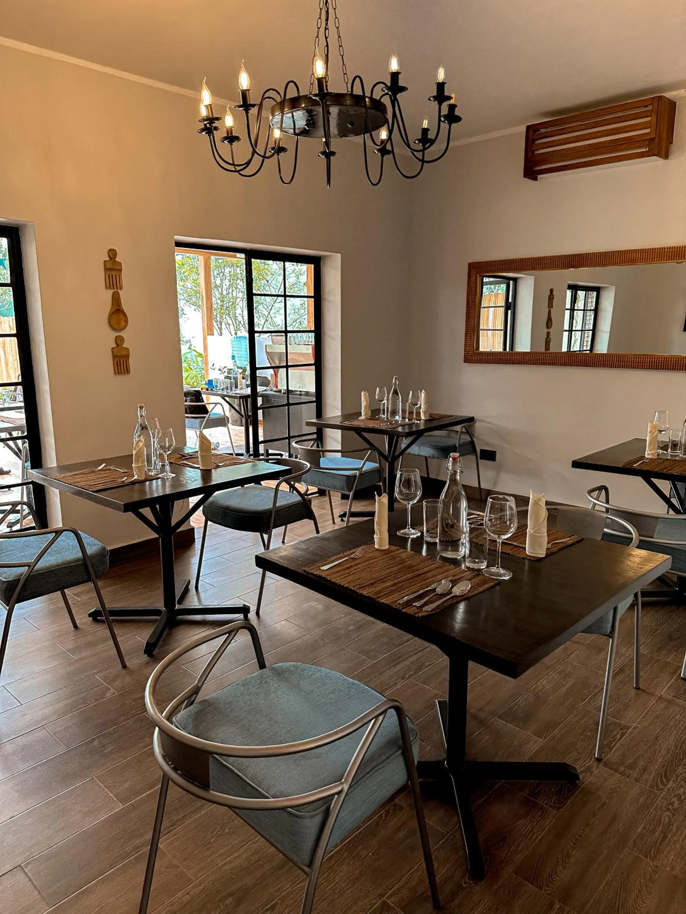 Restaurant/places to eat in Brubru Lodge