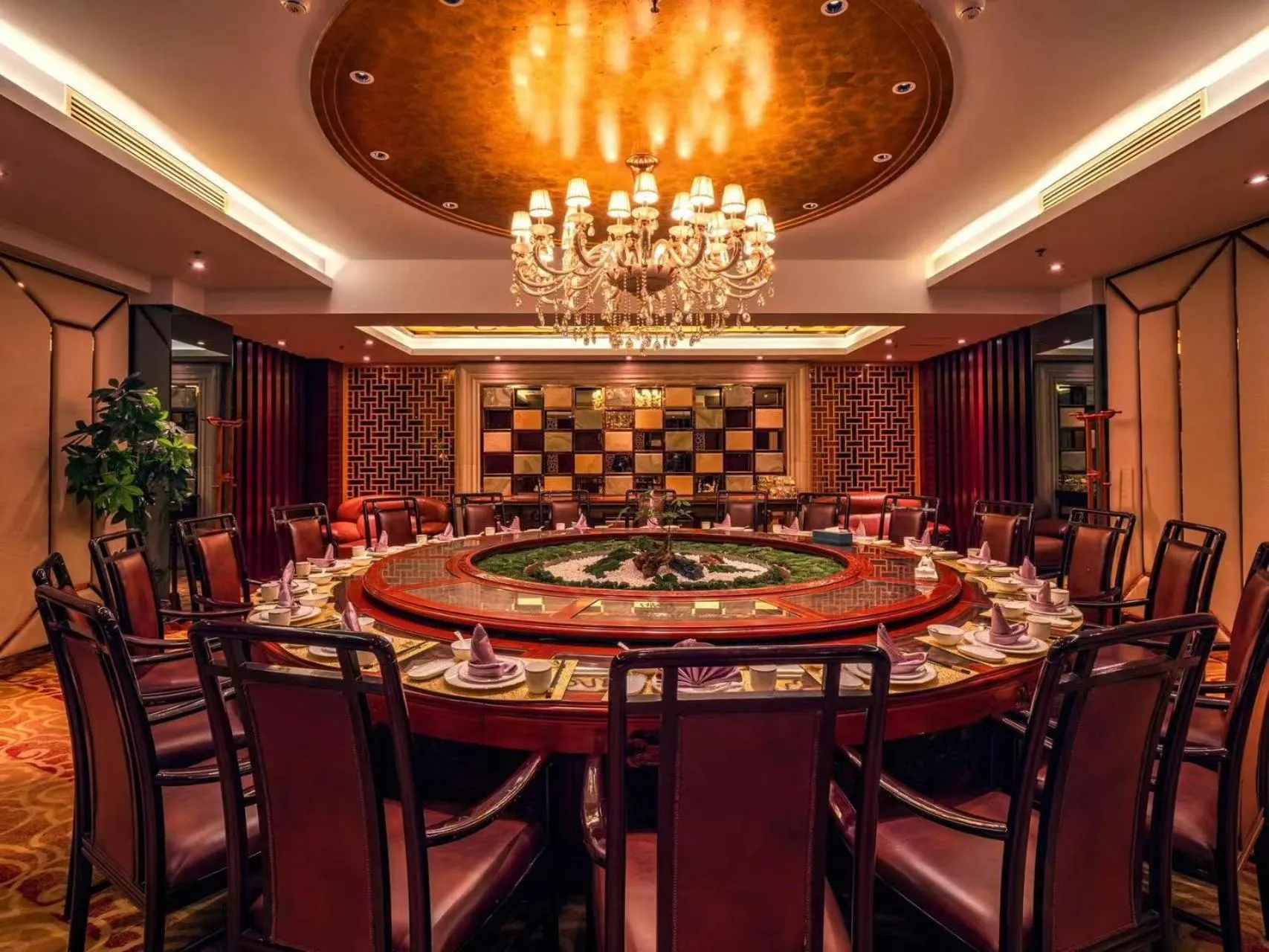 Restaurant/places to eat in National Jade Hotel