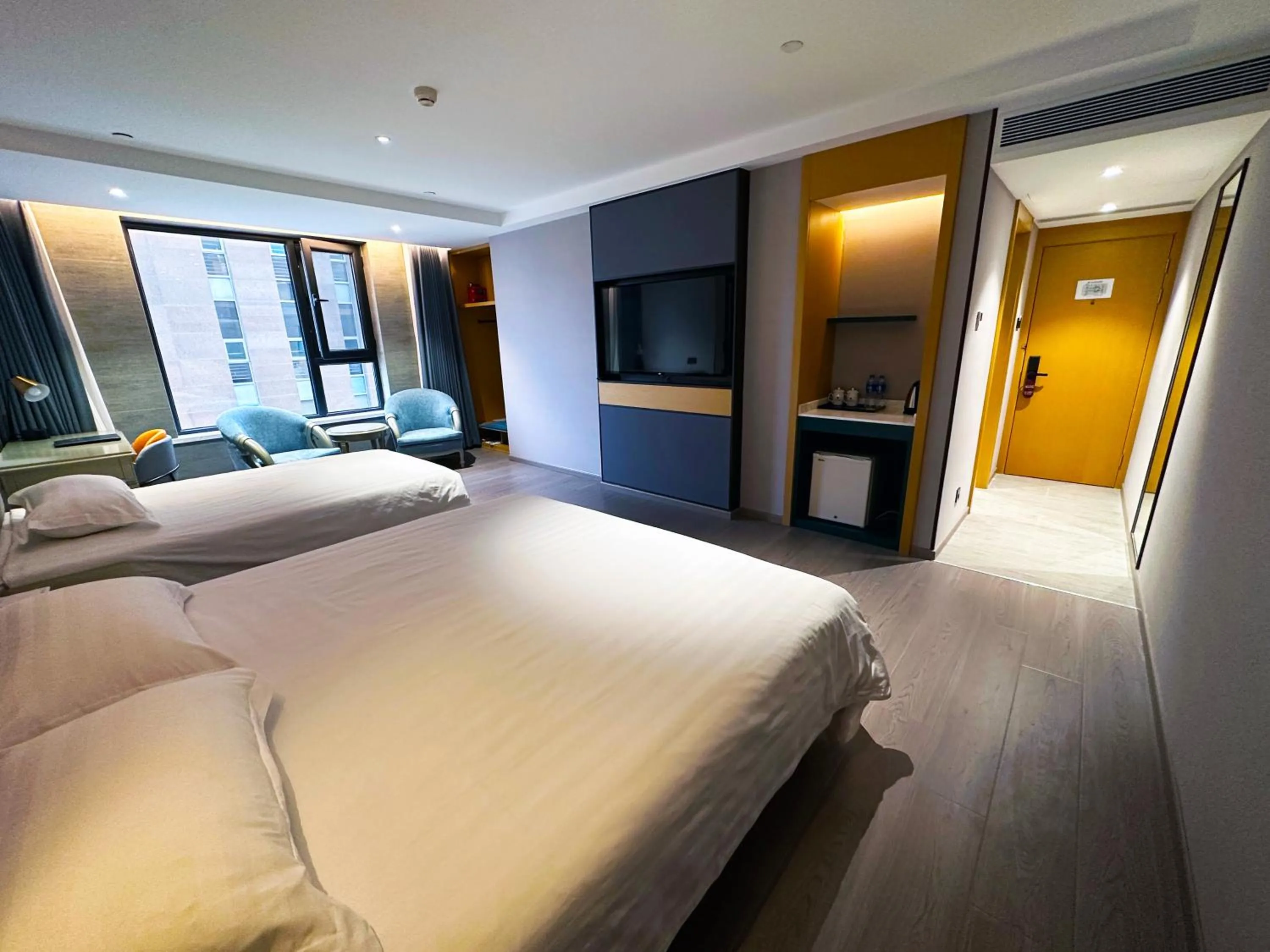 Photo of the whole room, Bed in National Jade Hotel