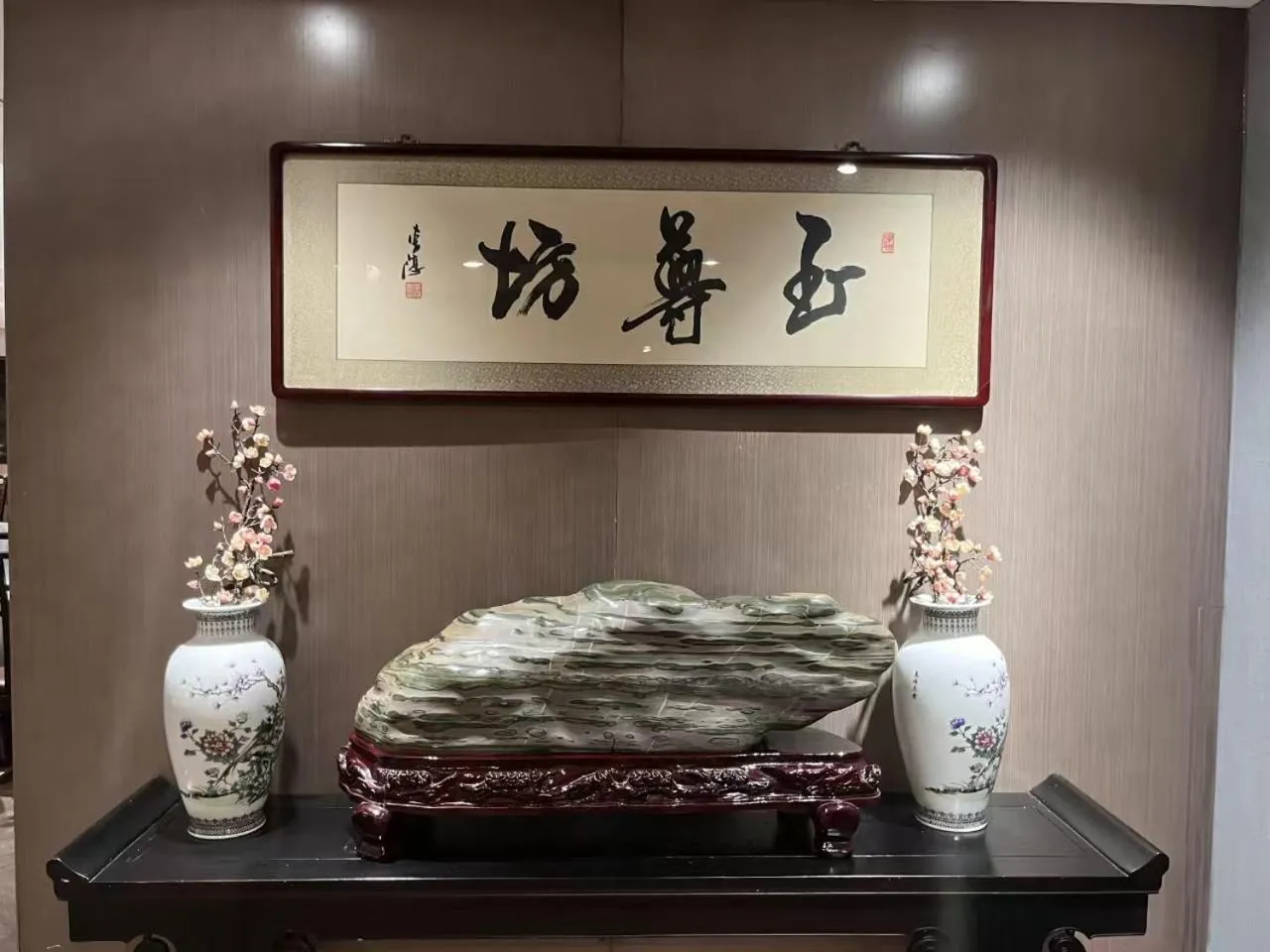 Restaurant/places to eat in National Jade Hotel