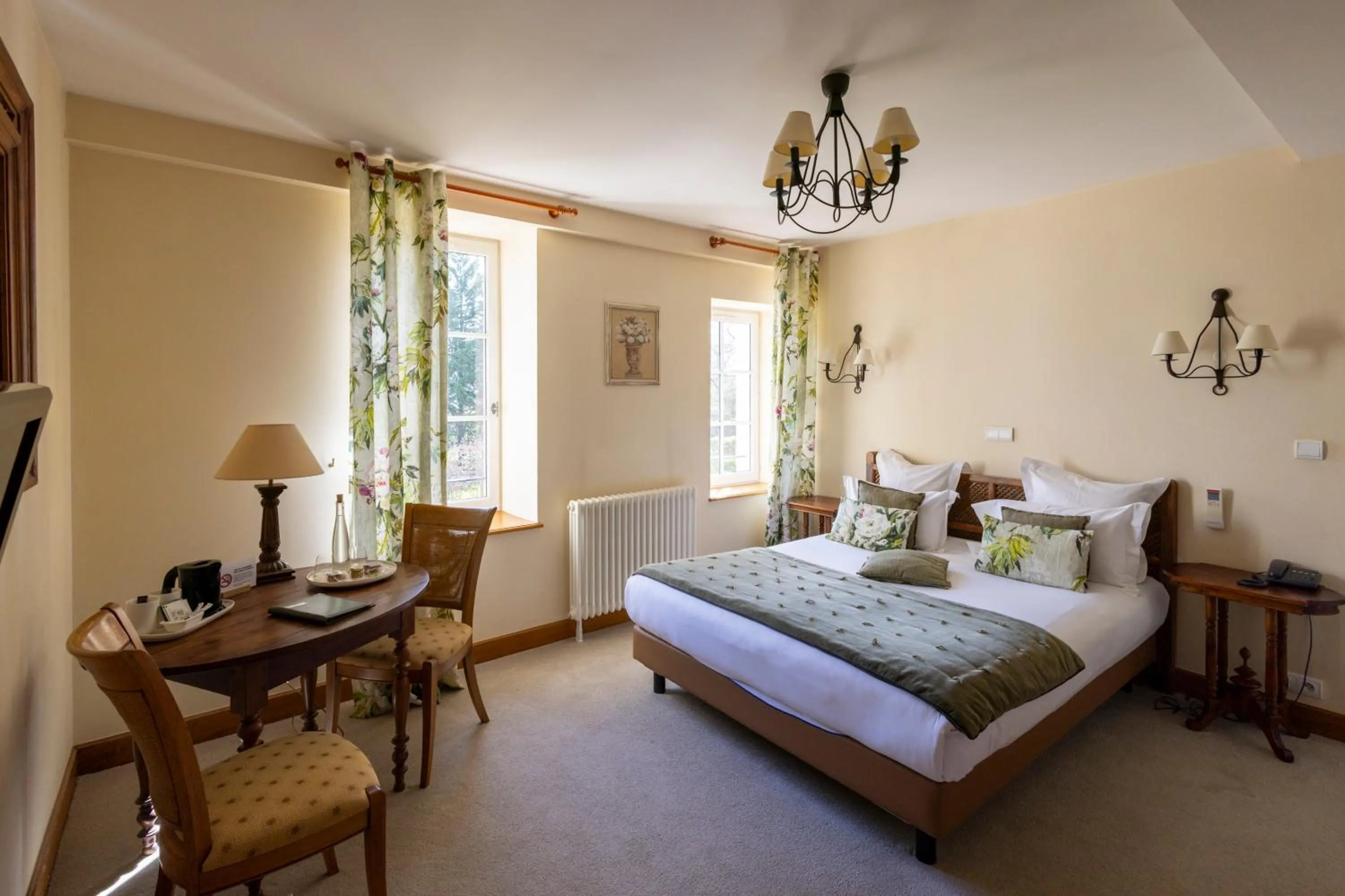 Bed in Hôtel Le Clos