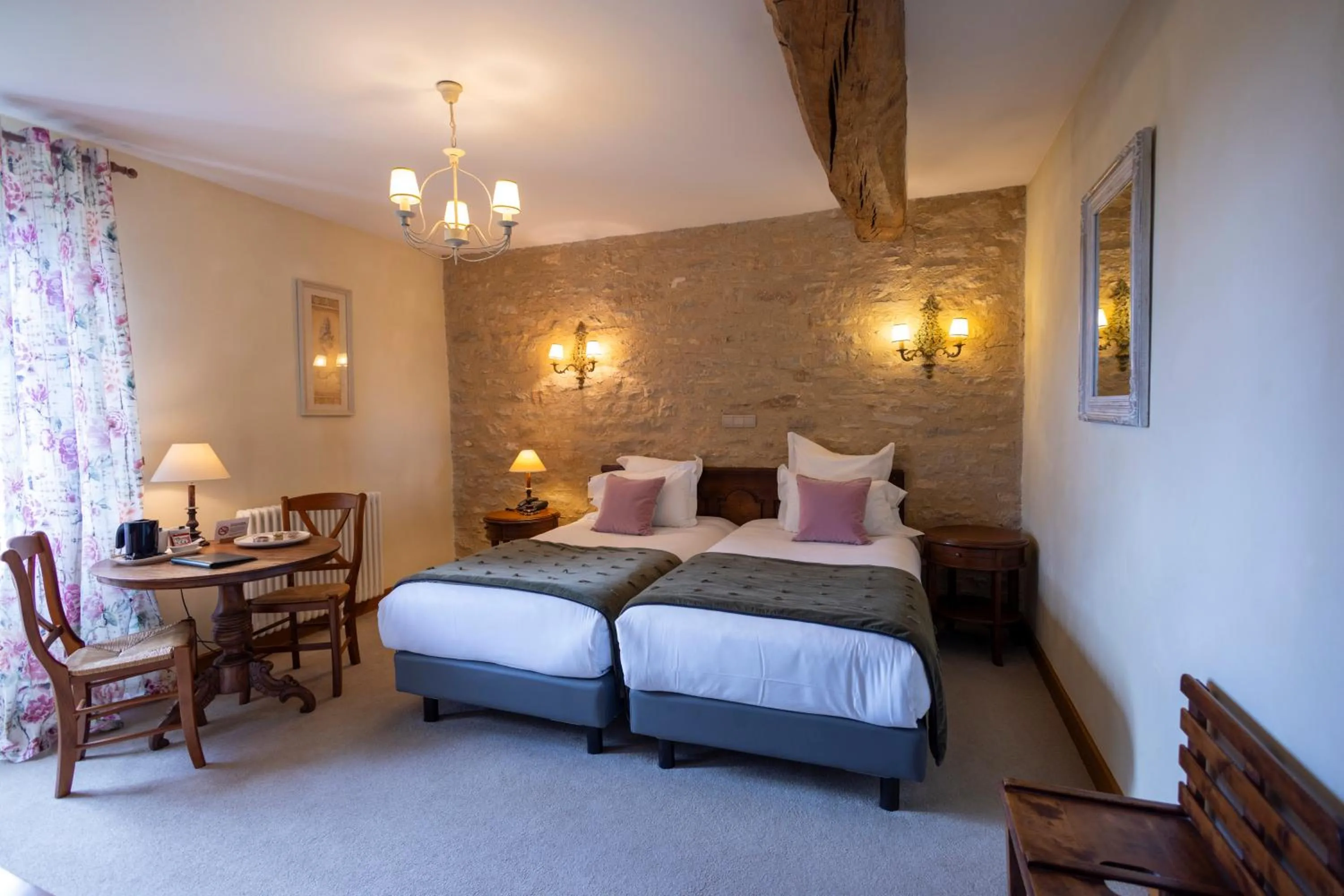 Bed in Hôtel Le Clos