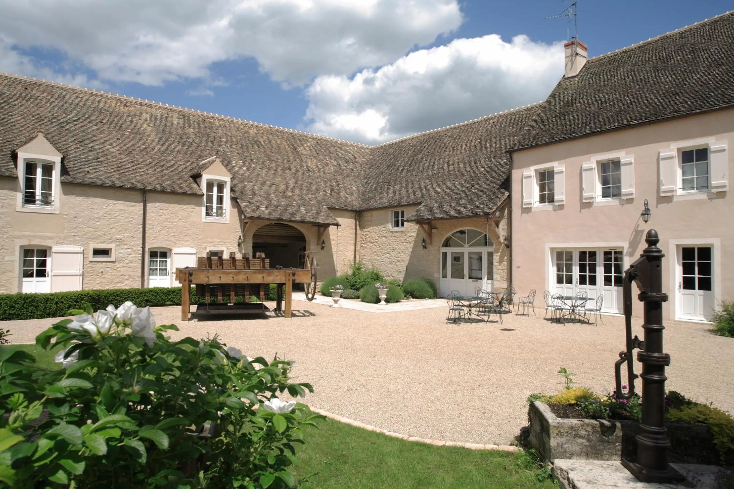 Property building in Hôtel Le Clos