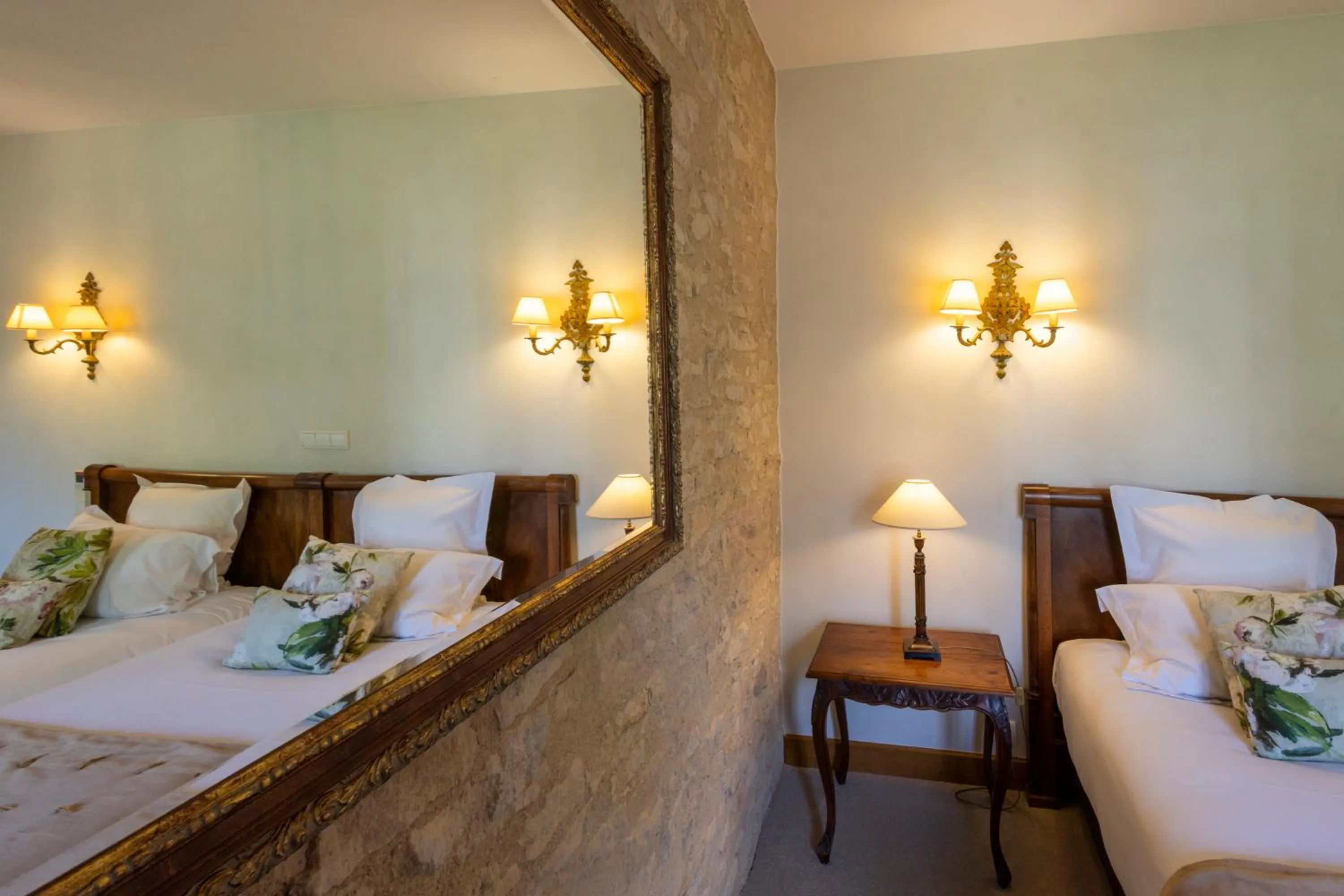 Bed in Hôtel Le Clos